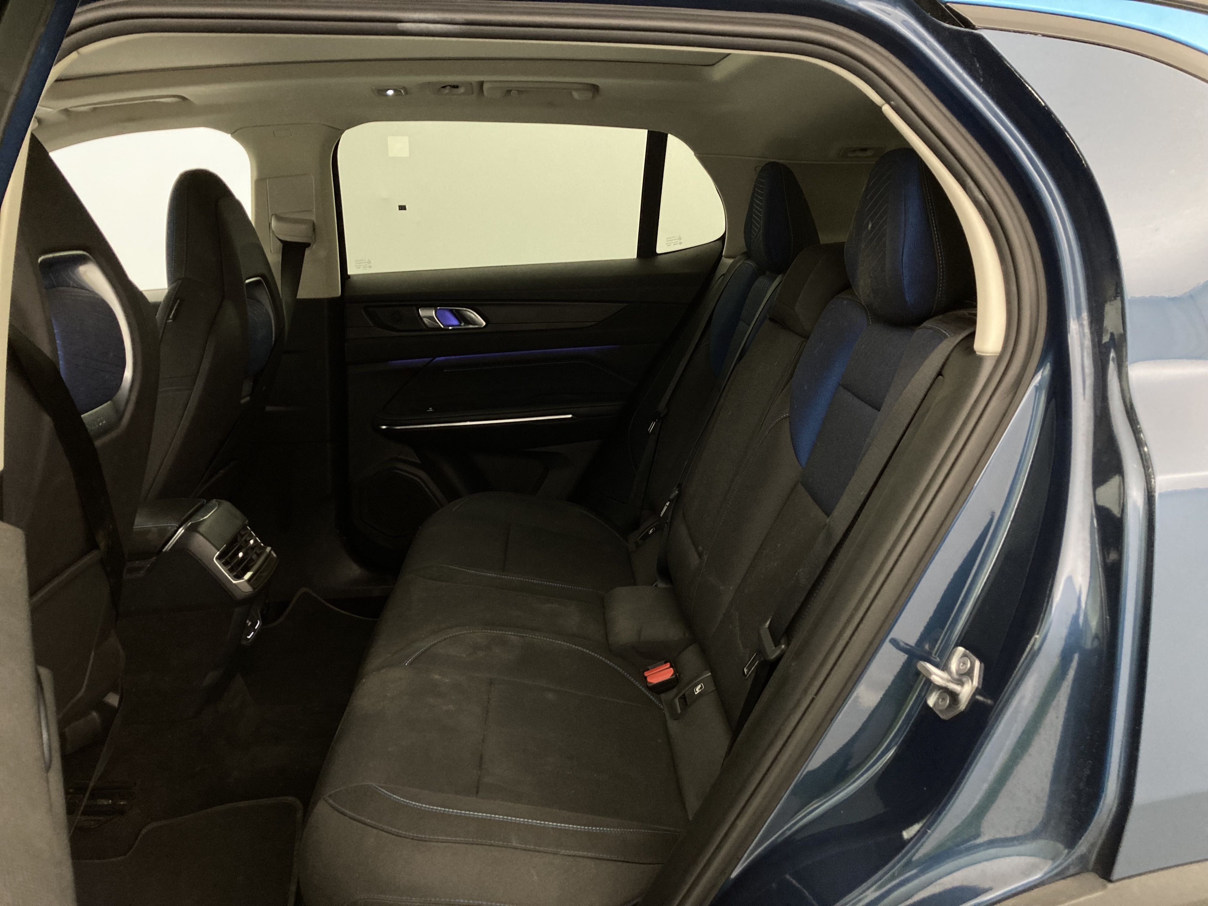 lynk&co 1 nv 1.5 PHEV 261 2022 blue 21