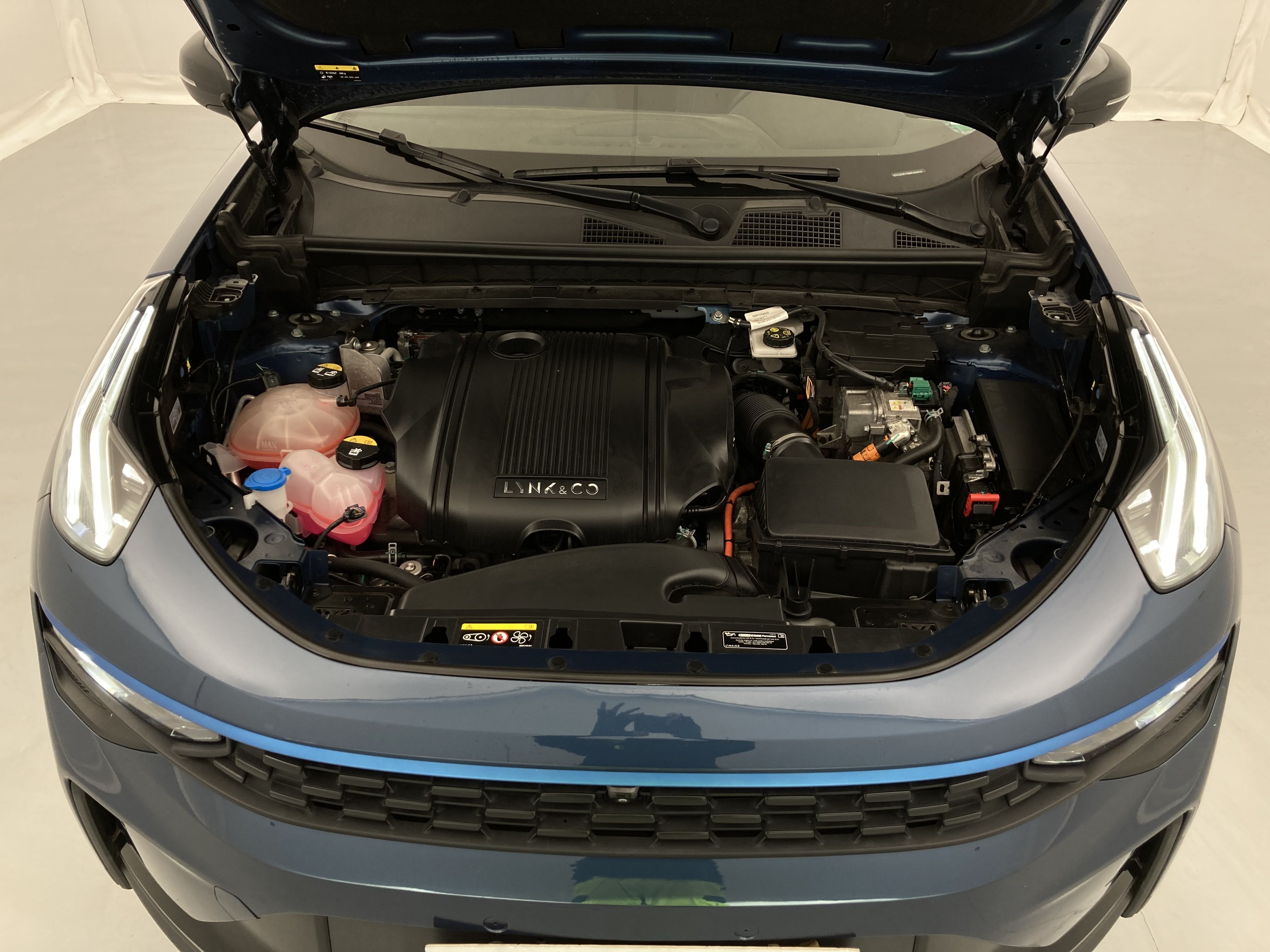 lynk&co 1 nv 1.5 PHEV 261 2022 blue 23