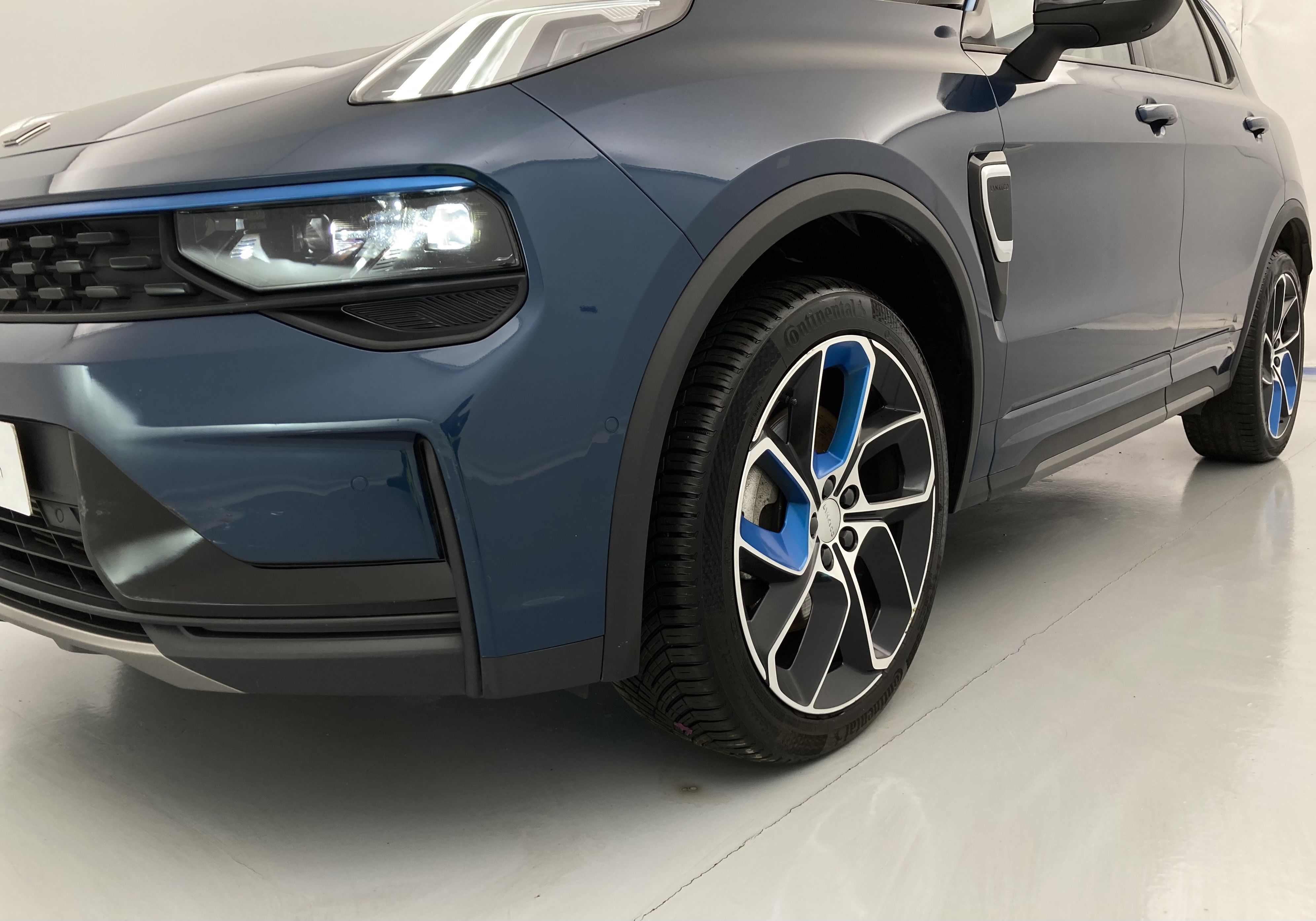 lynk&co 1 nv 1.5 PHEV 261 2022 blue 27
