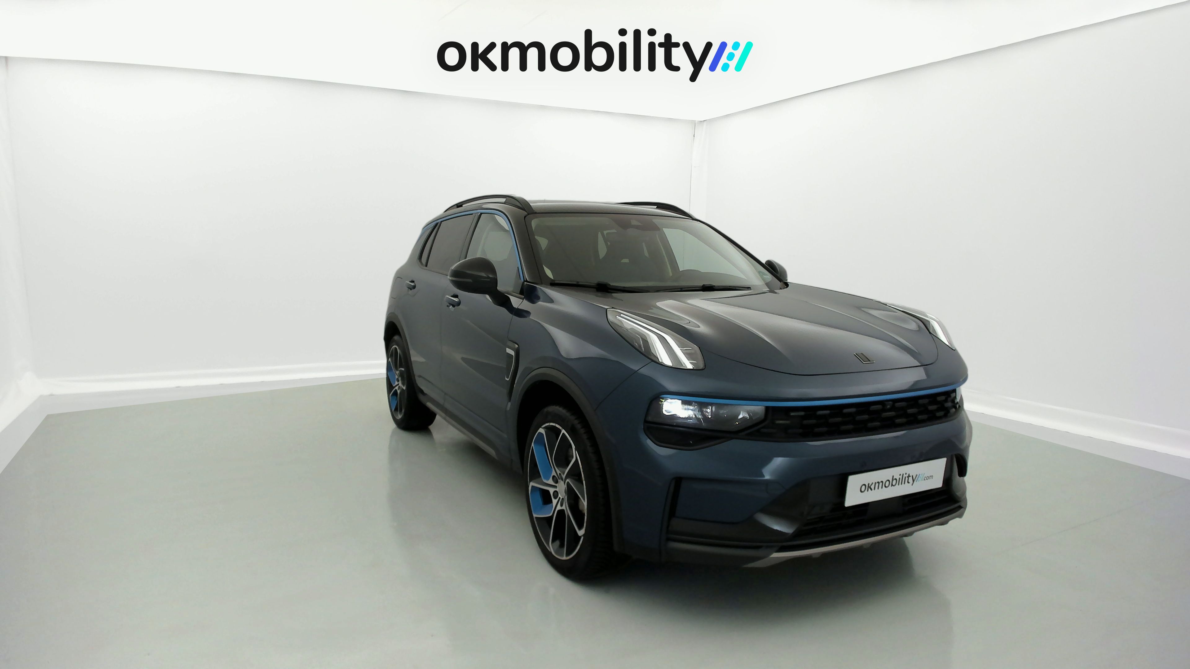 lynk&co 1 nv 1.5 PHEV 261 2022 blue 4