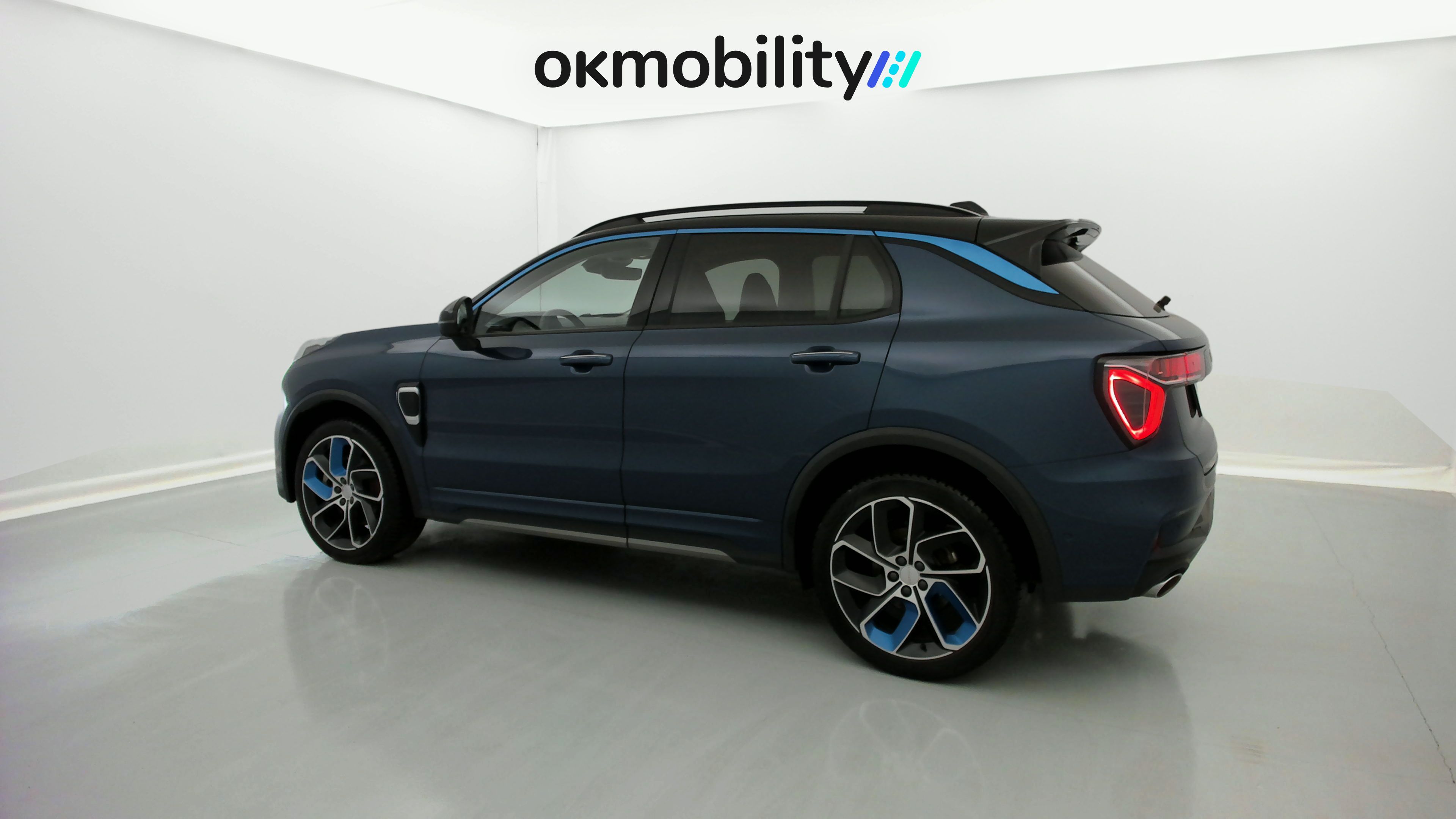 lynk&co 1 nv 1.5 PHEV 261 2022 blue 9
