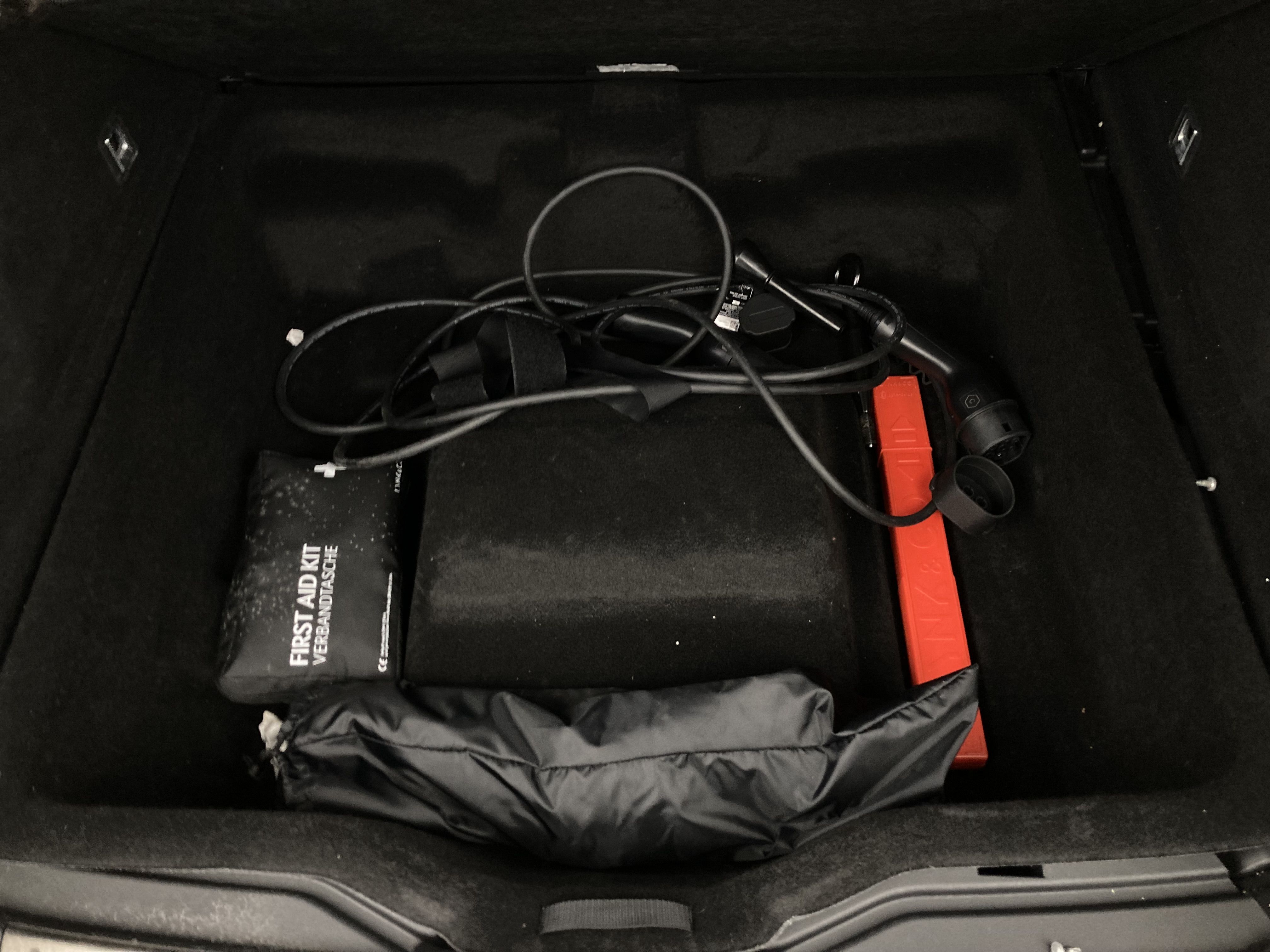 lynk&co 1 nv 1.5 PHEV 261 2022 blue 24