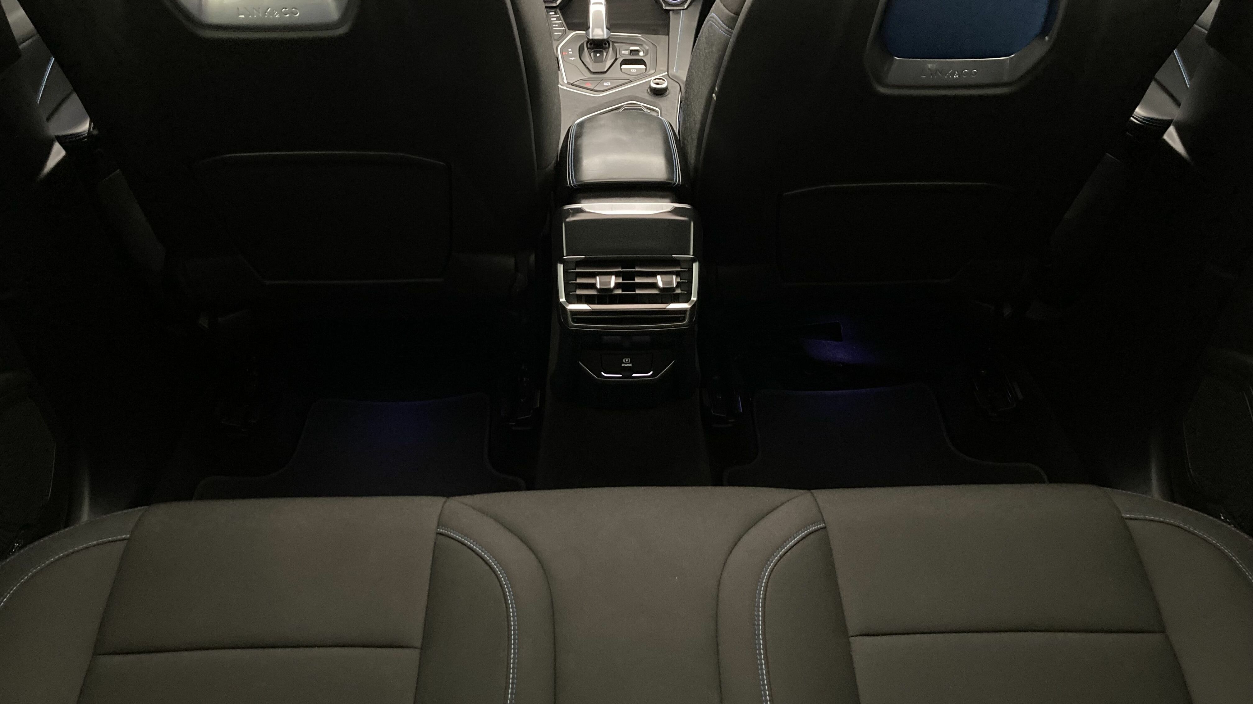 lynk&co 1 nv 1.5 PHEV 261 2022 black 22