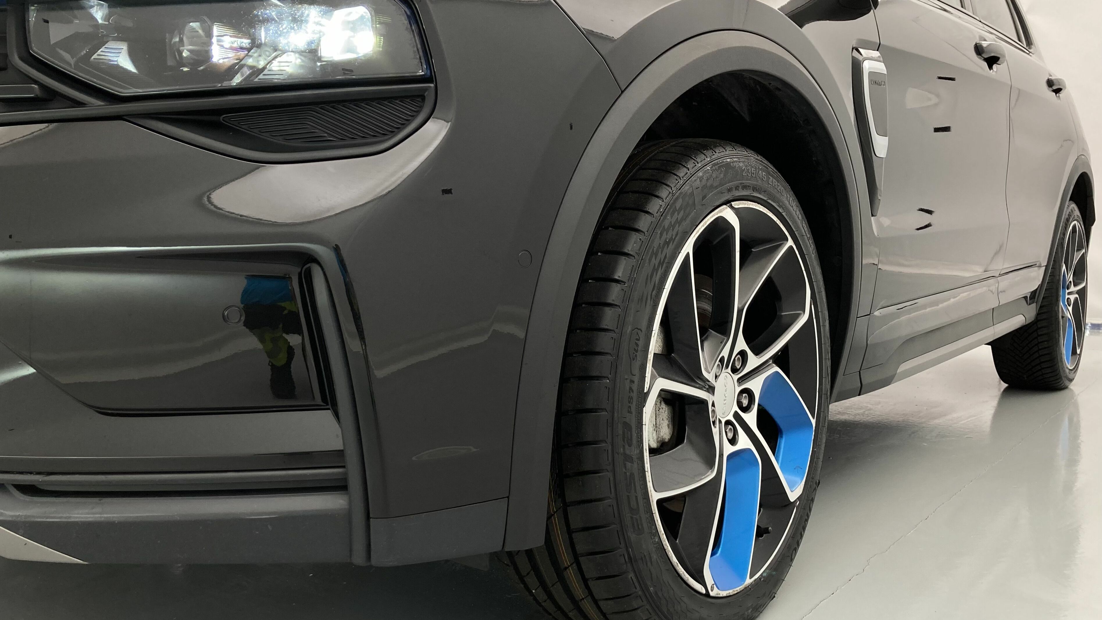 lynk&co 1 nv 1.5 PHEV 261 2022 black 26