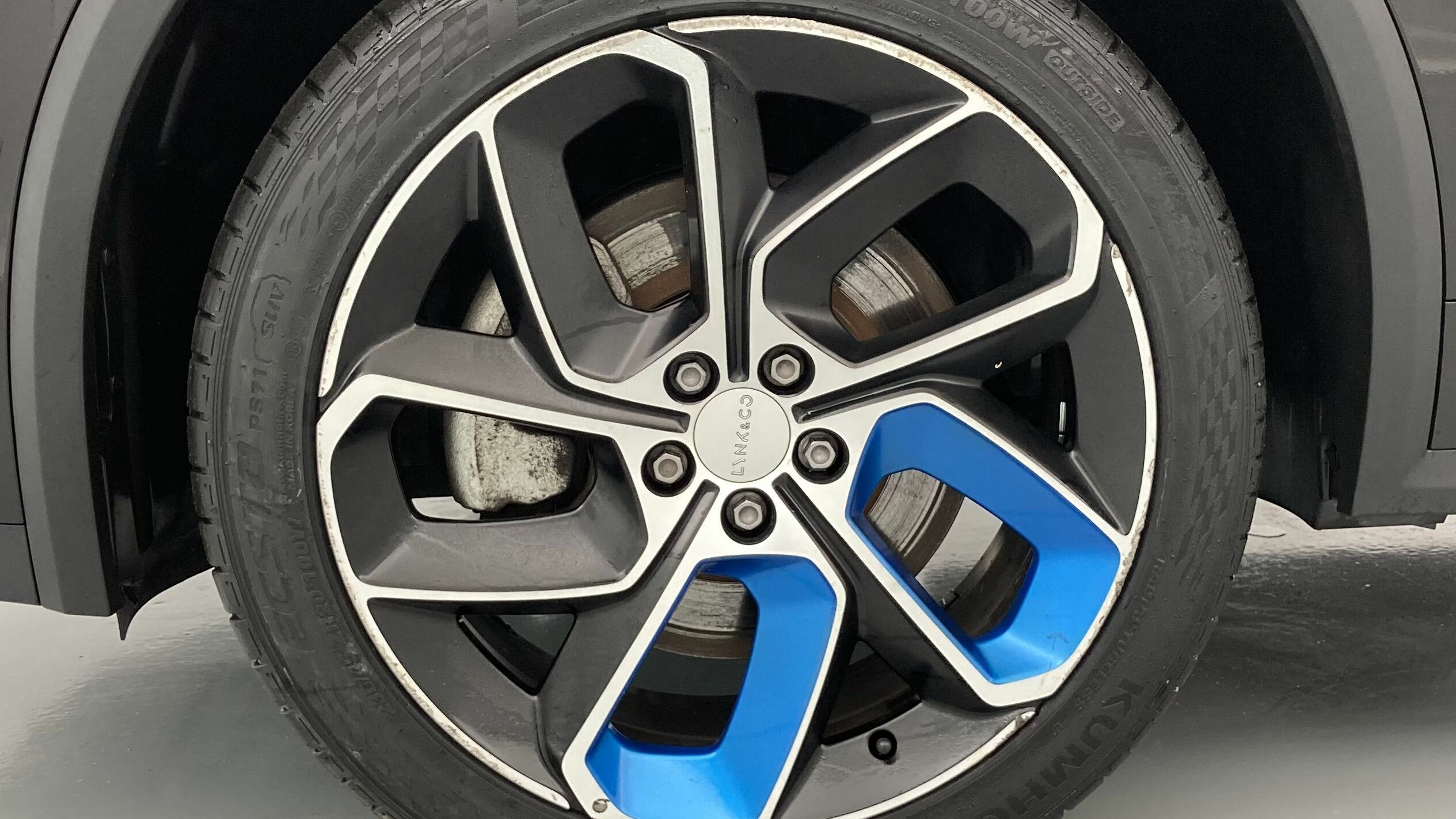 lynk&co 1 nv 1.5 PHEV 261 2022 black 27