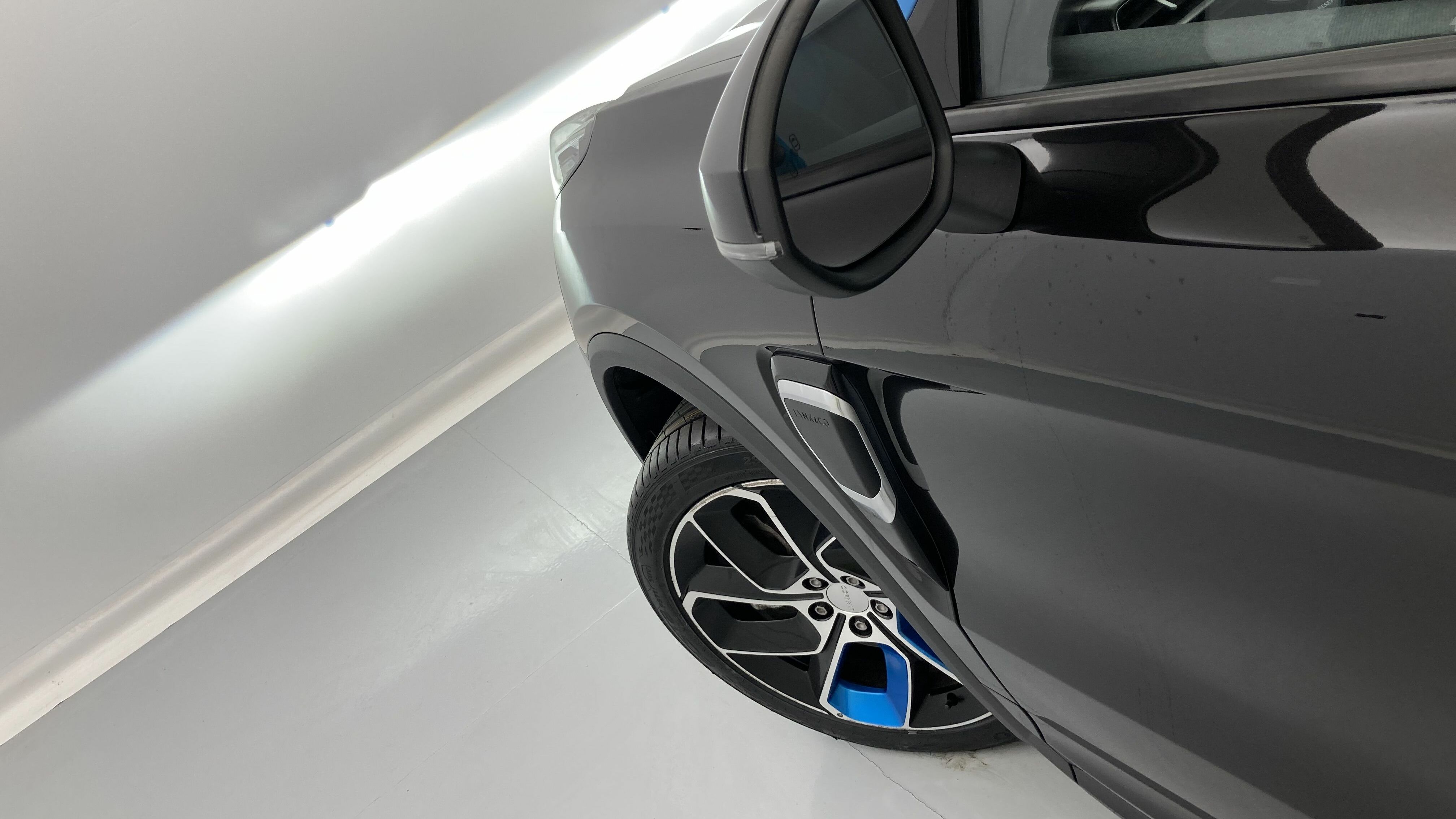 lynk&co 1 nv 1.5 PHEV 261 2022 black 28