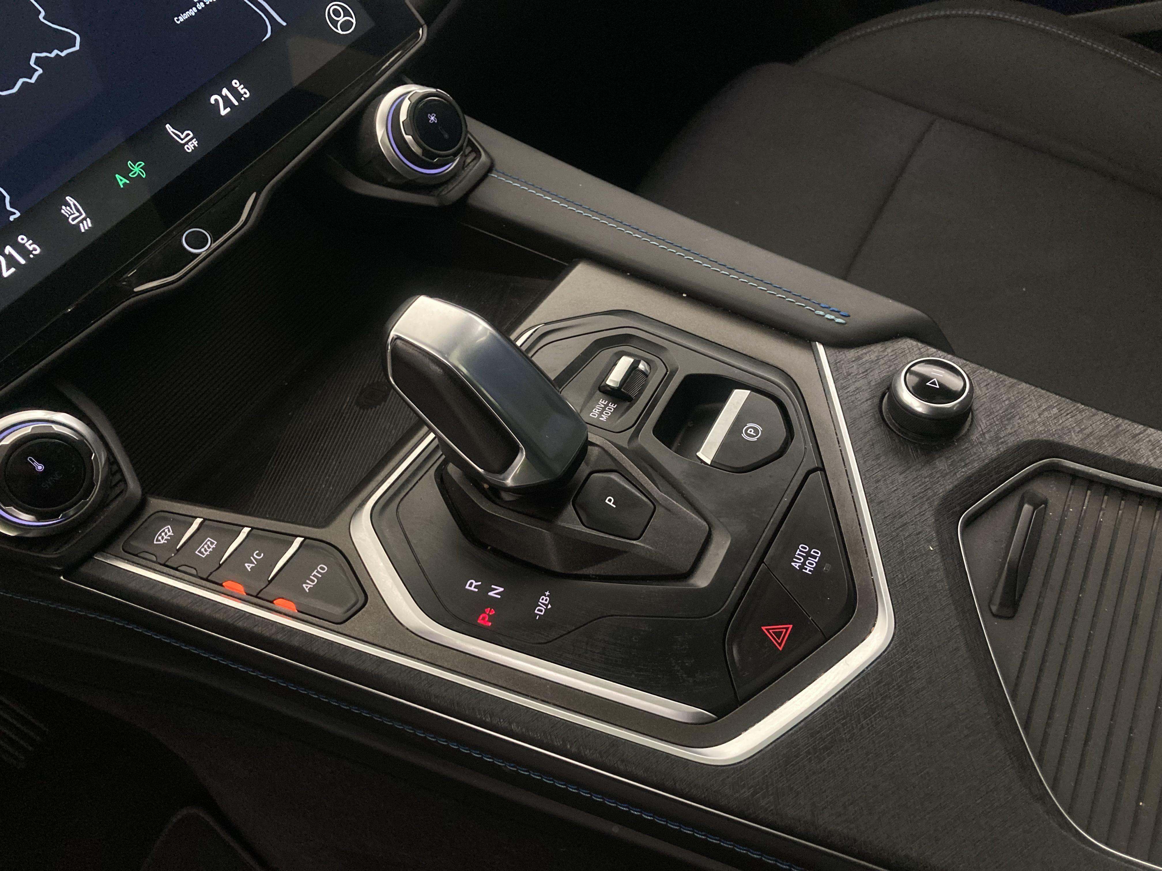 lynk&co 1 nv 1.5 PHEV 261 2022 black 12