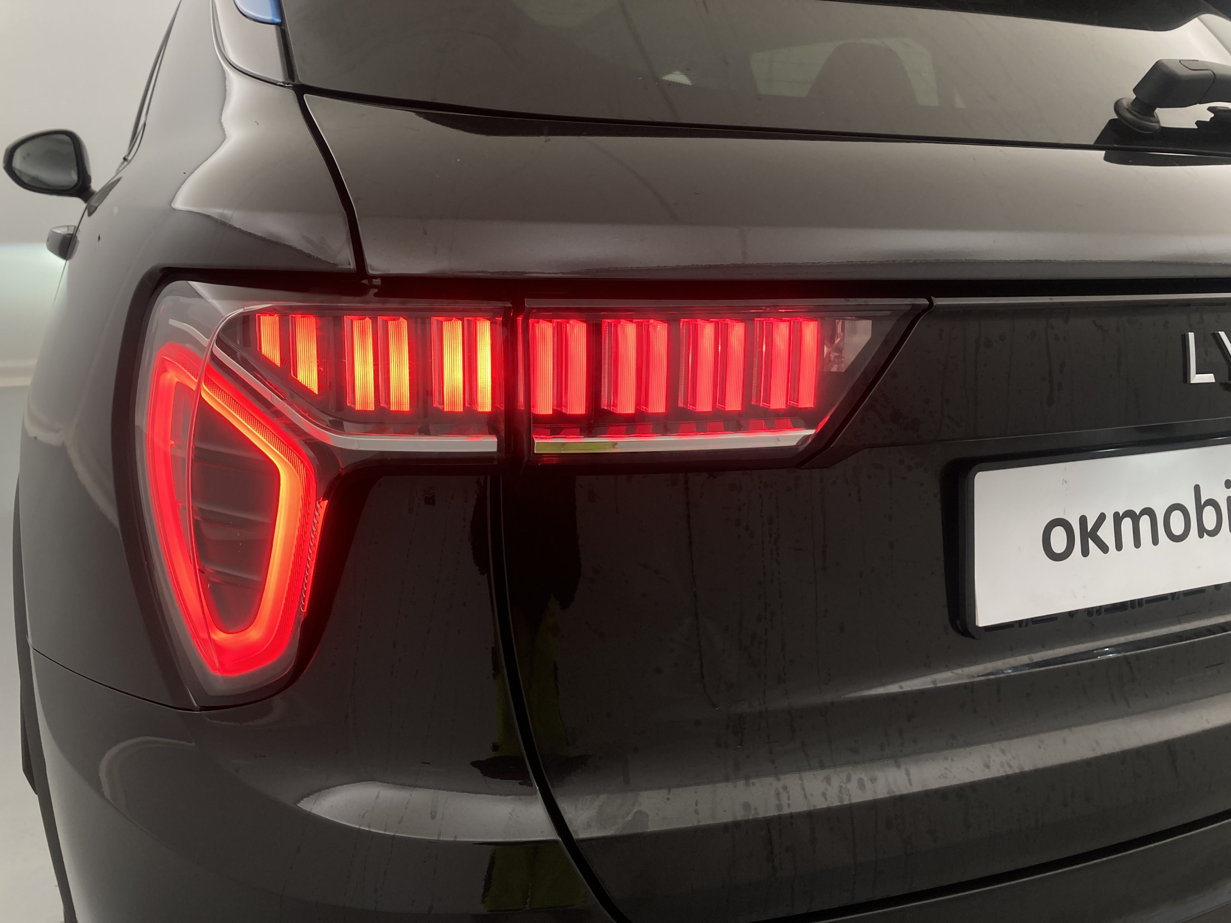 lynk&co 1 nv 1.5 PHEV 261 2022 black 15