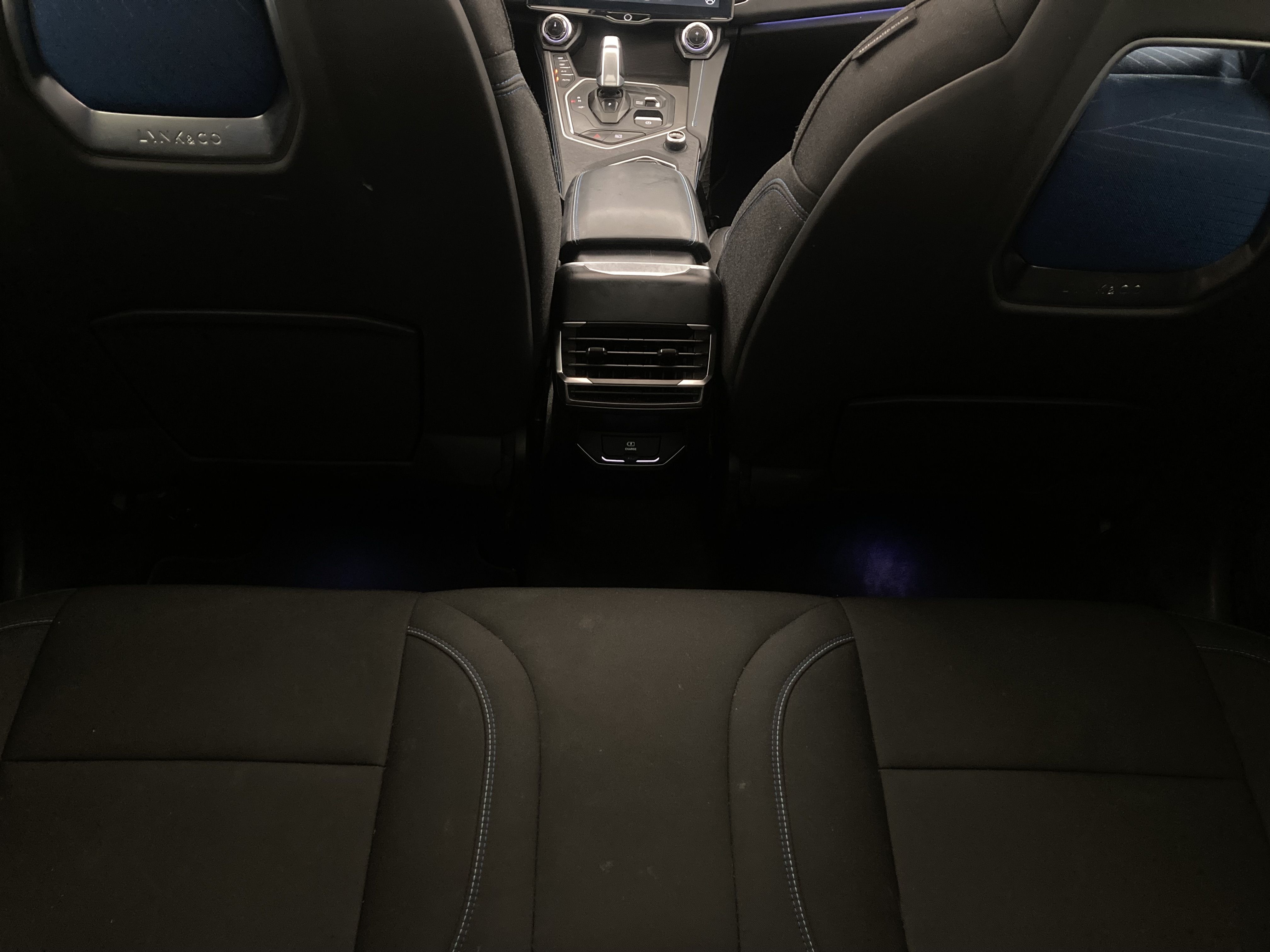 lynk&co 1 nv 1.5 PHEV 261 2022 black 16