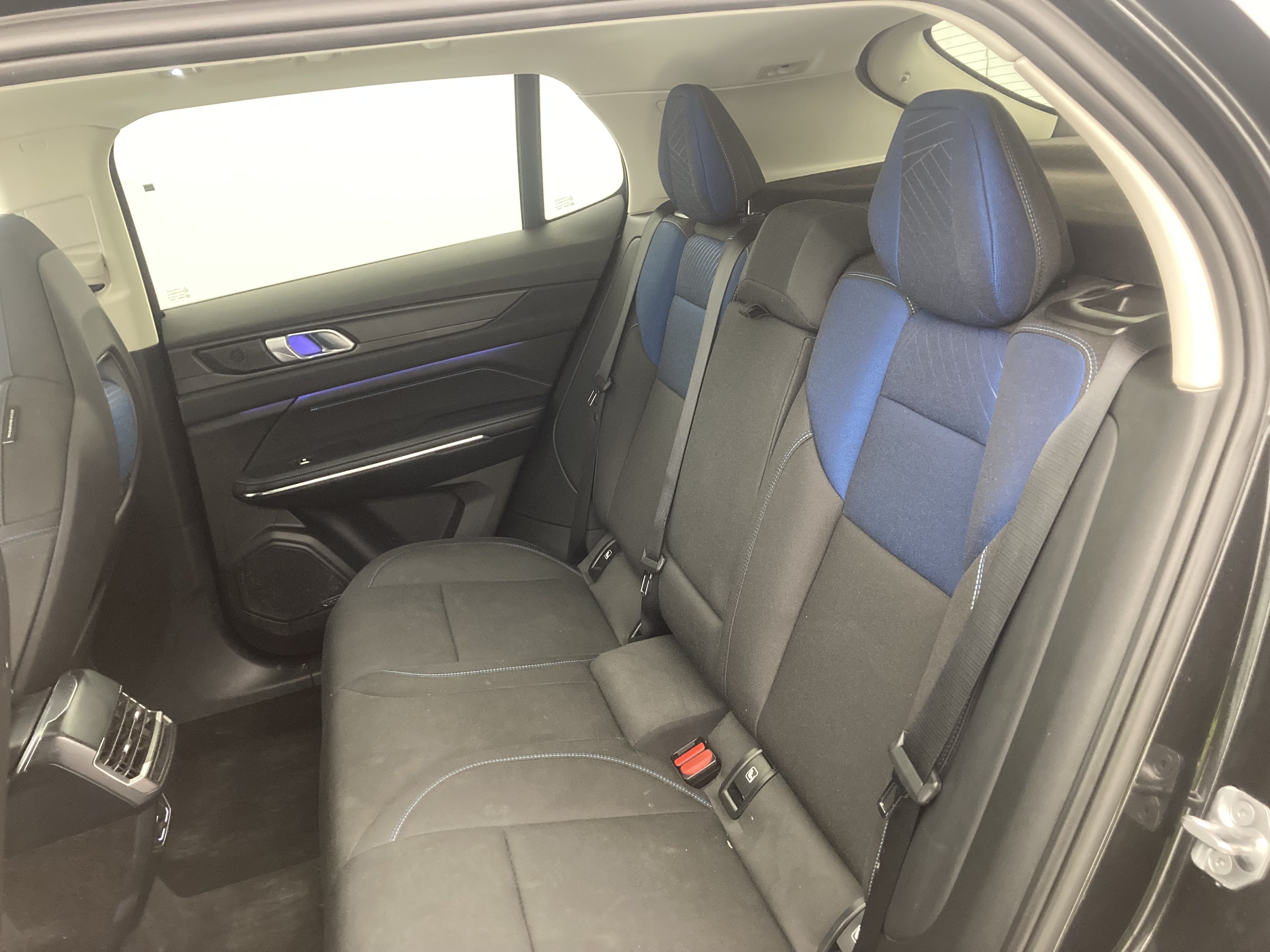 lynk&co 1 nv 1.5 PHEV 261 2022 black 21