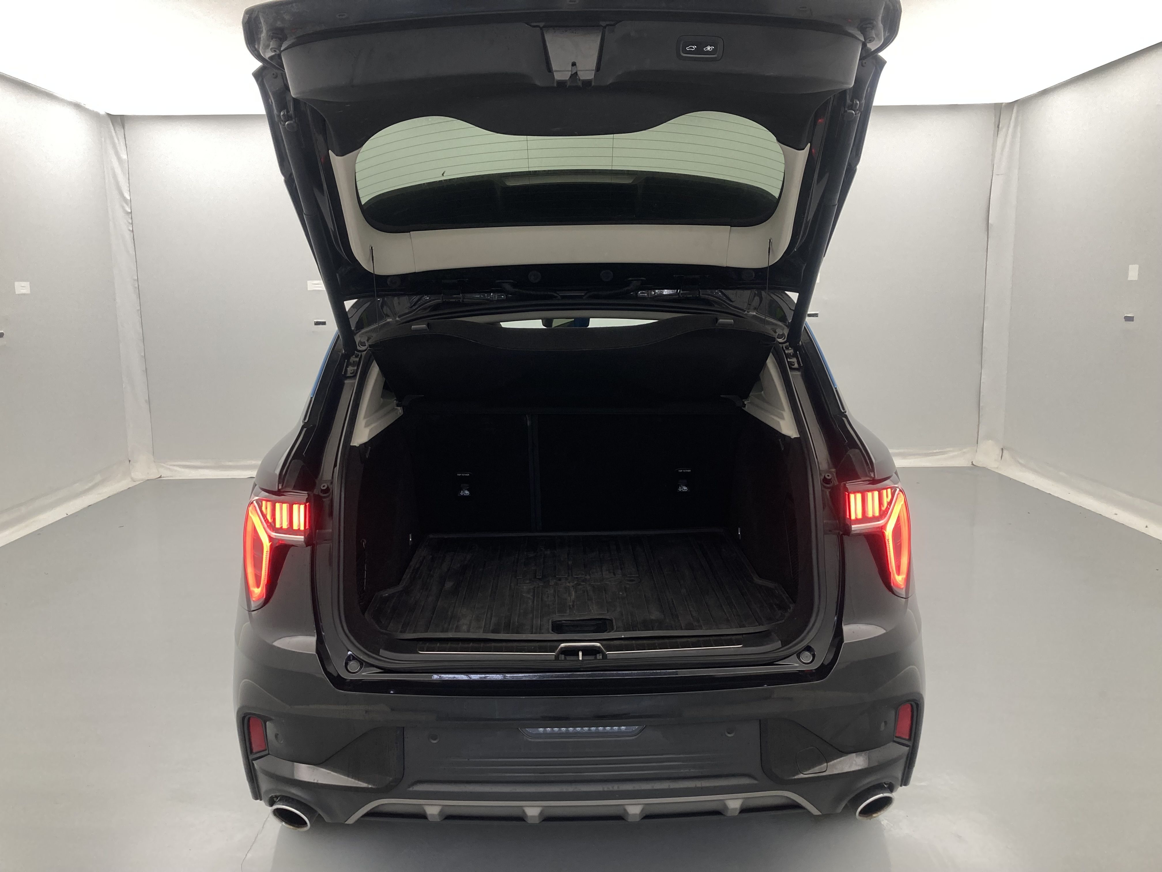 lynk&co 1 nv 1.5 PHEV 261 2022 black 22