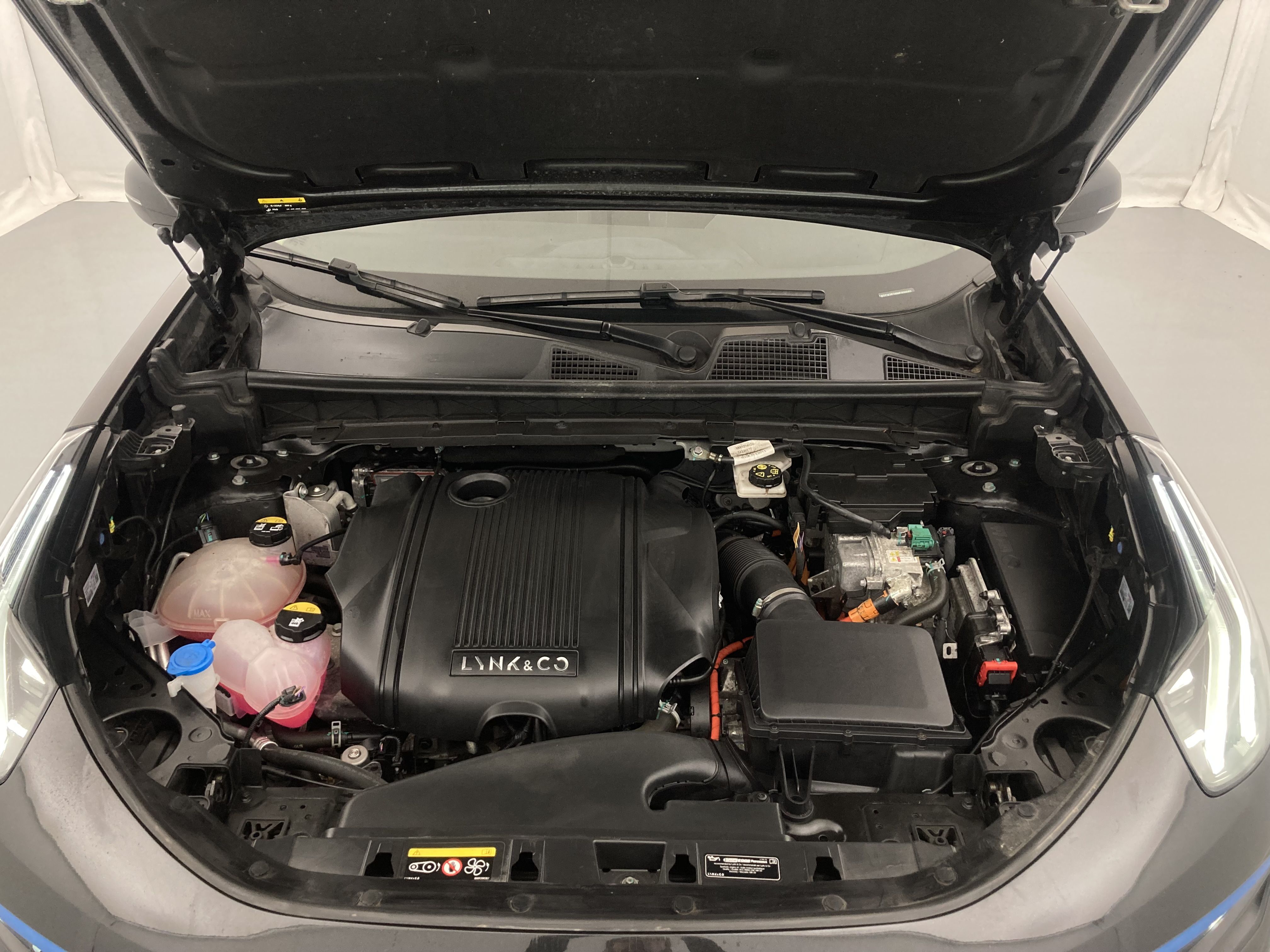 lynk&co 1 nv 1.5 PHEV 261 2022 black 23