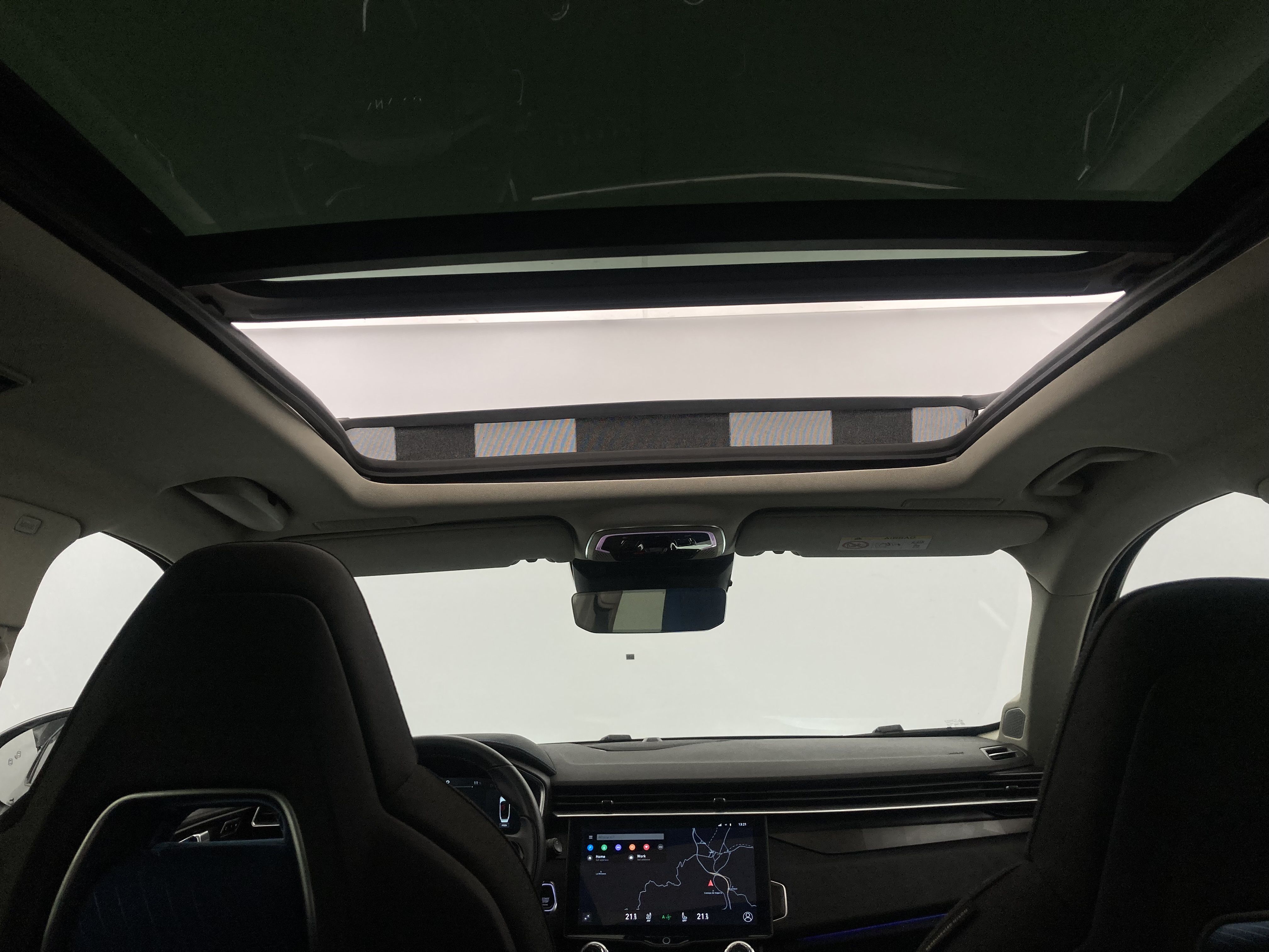 lynk&co 1 nv 1.5 PHEV 261 2022 black 24