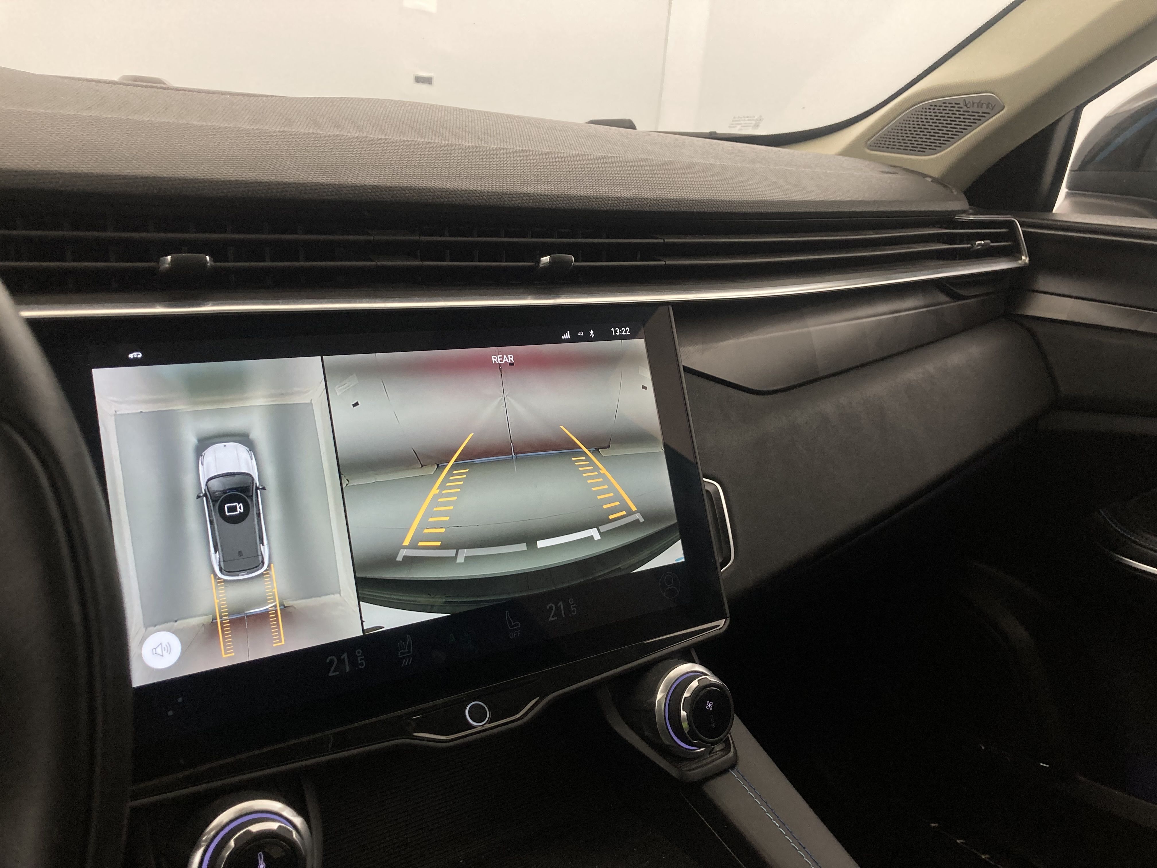 lynk&co 1 nv 1.5 PHEV 261 2022 black 27