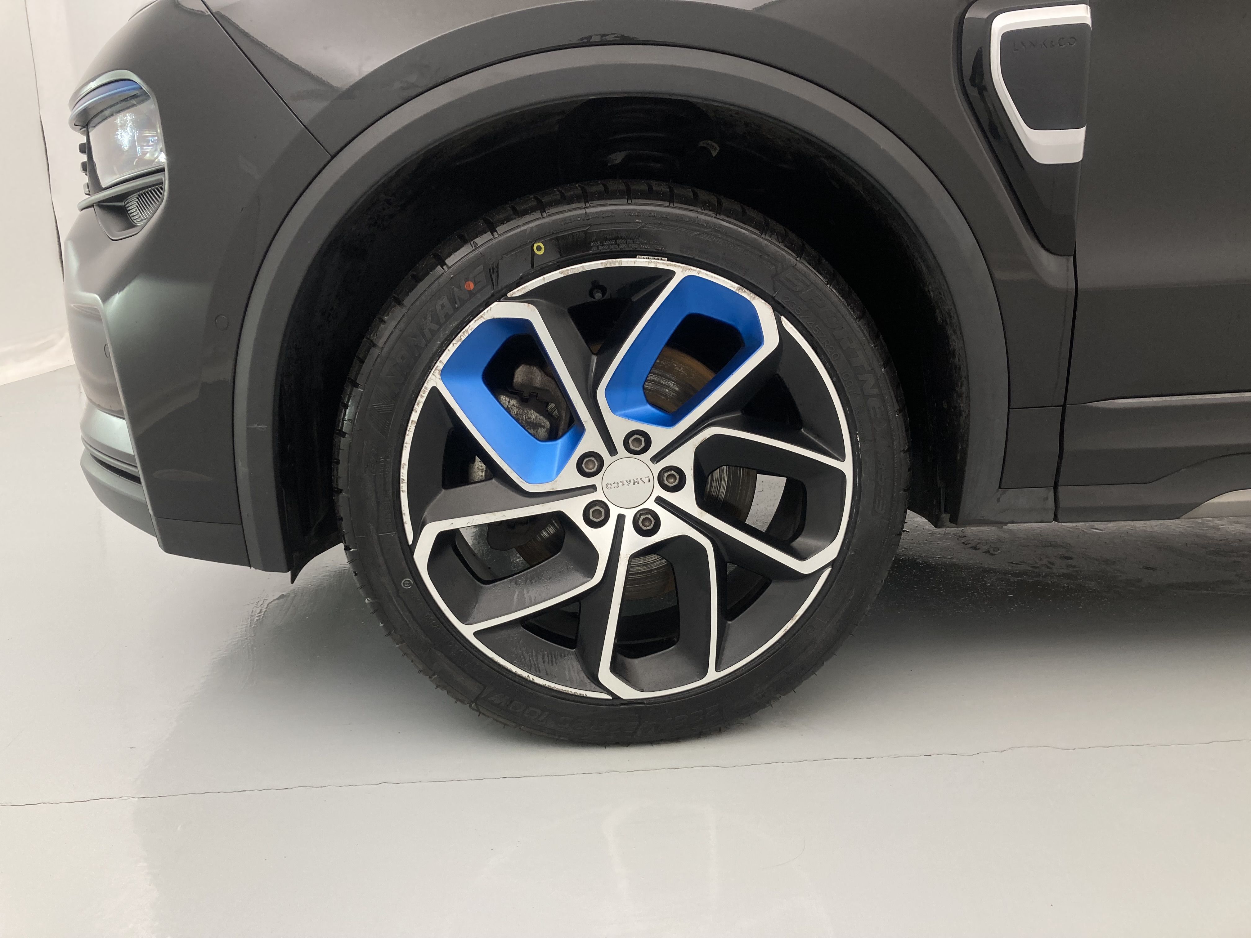 lynk&co 1 nv 1.5 PHEV 261 2022 black 29