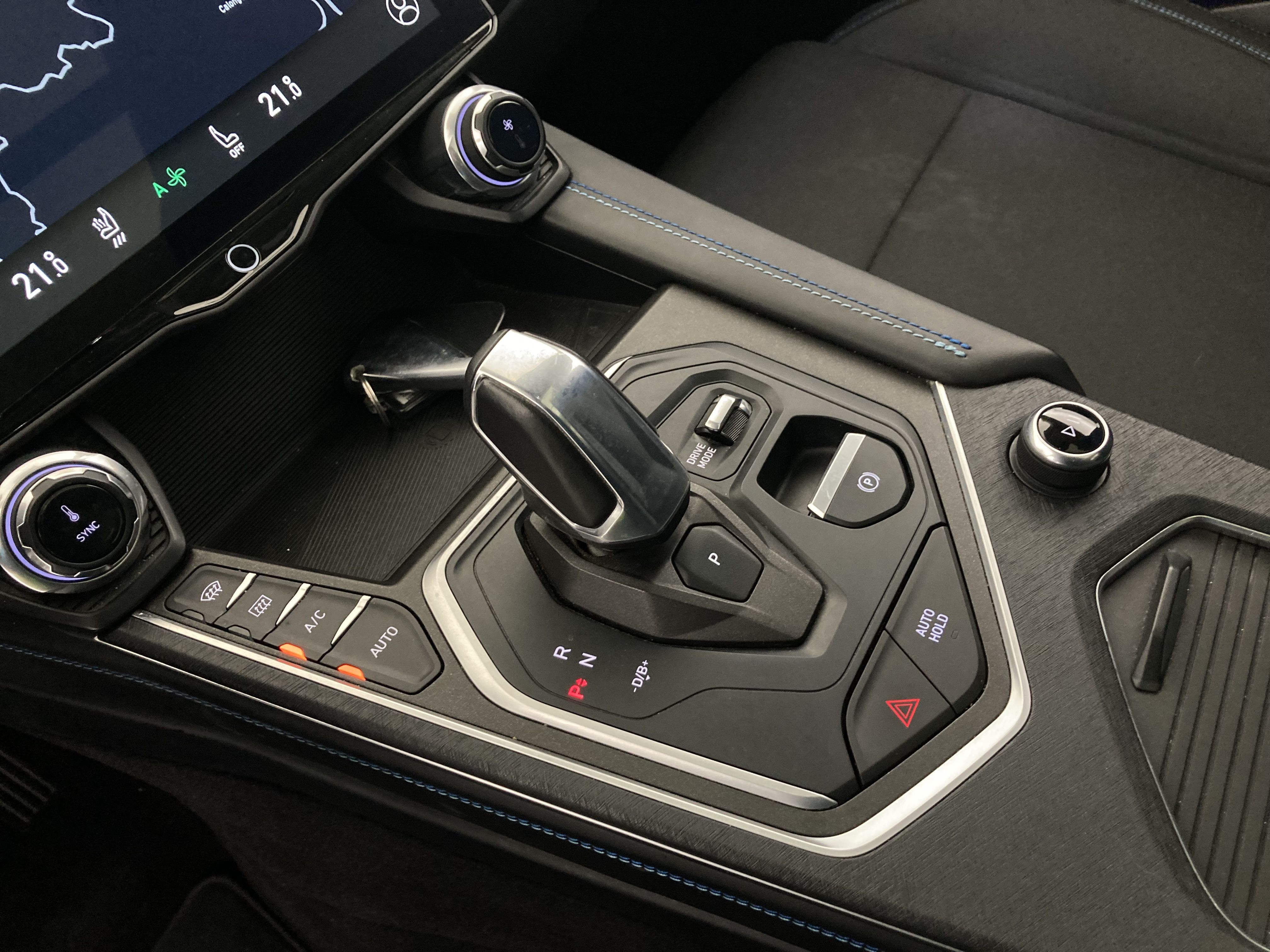 lynk&co 1 nv 1.5 PHEV 261 2022 black 12