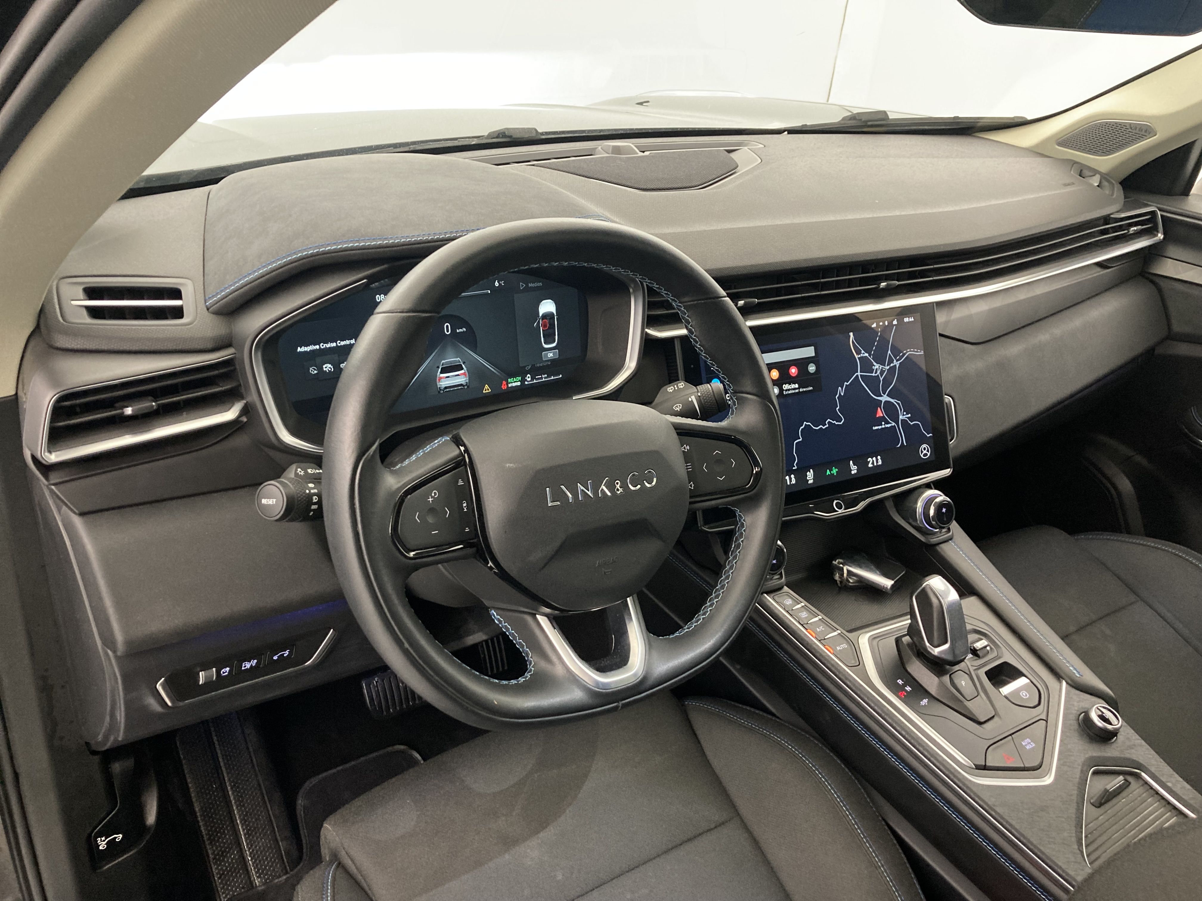 lynk&co 1 nv 1.5 PHEV 261 2022 black 16