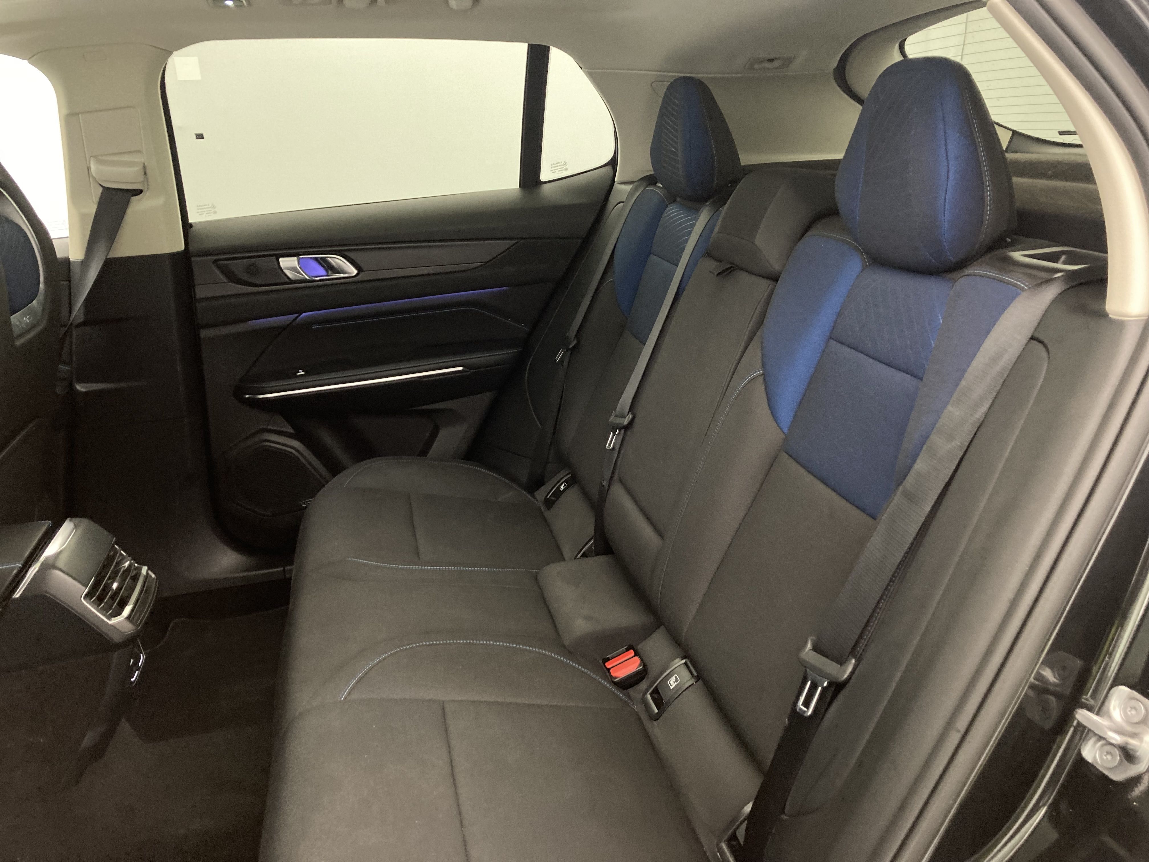 lynk&co 1 nv 1.5 PHEV 261 2022 black 19