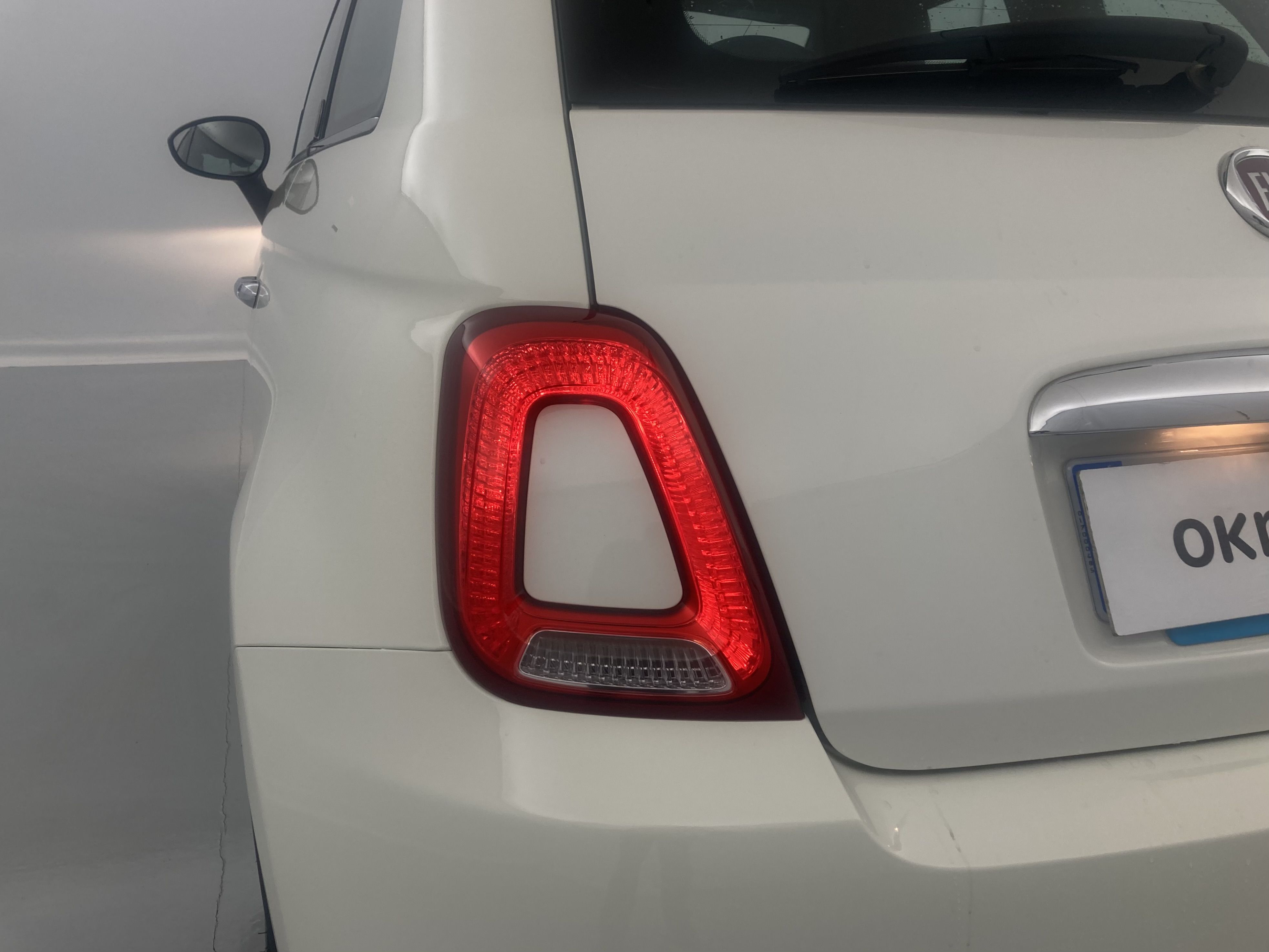 fiat 500 red 1.0 HYBRID 70 MHEV 2023 blanco gelato 17