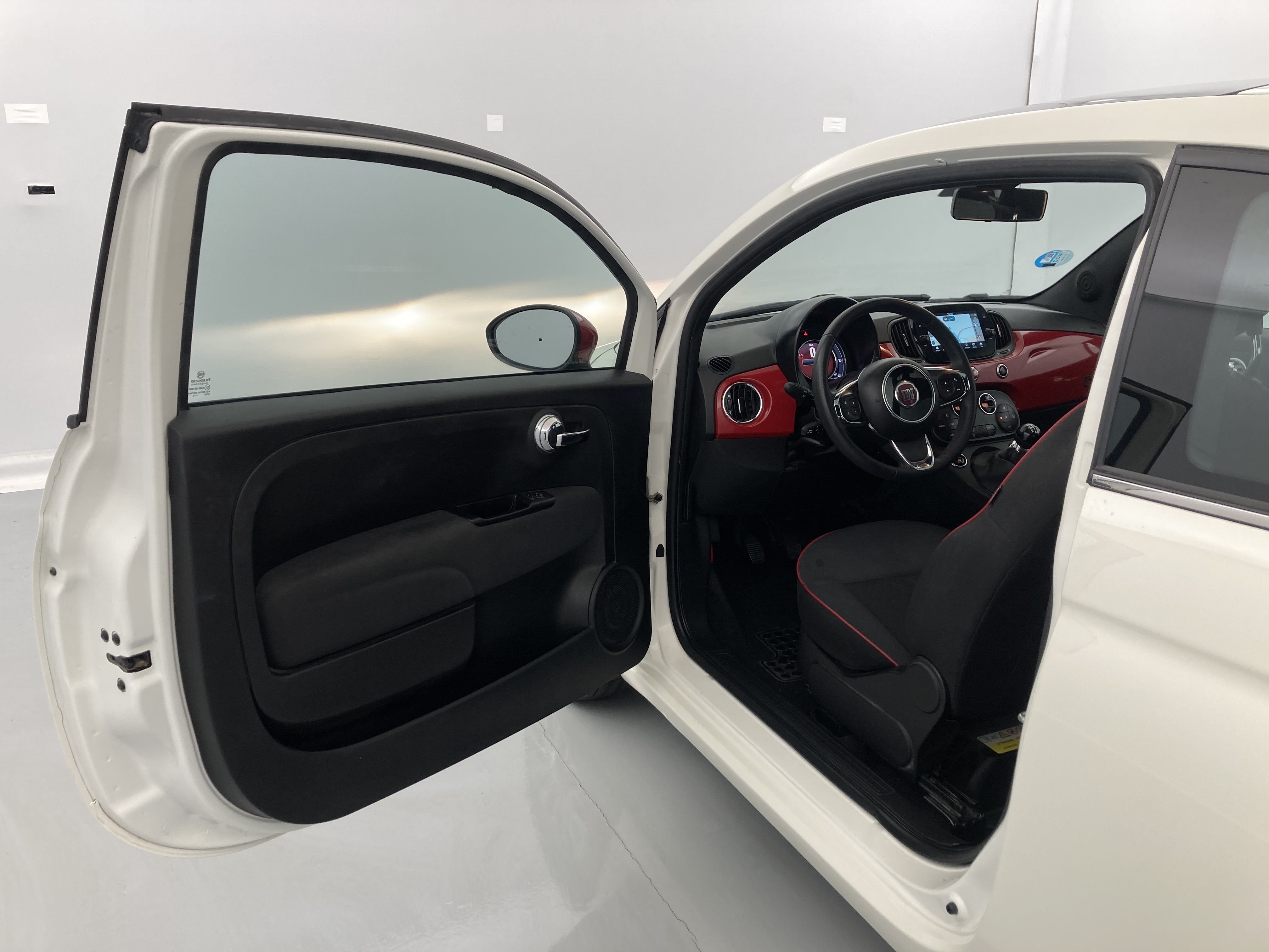 fiat 500 red 1.0 HYBRID 70 MHEV 2023 blanco gelato 21