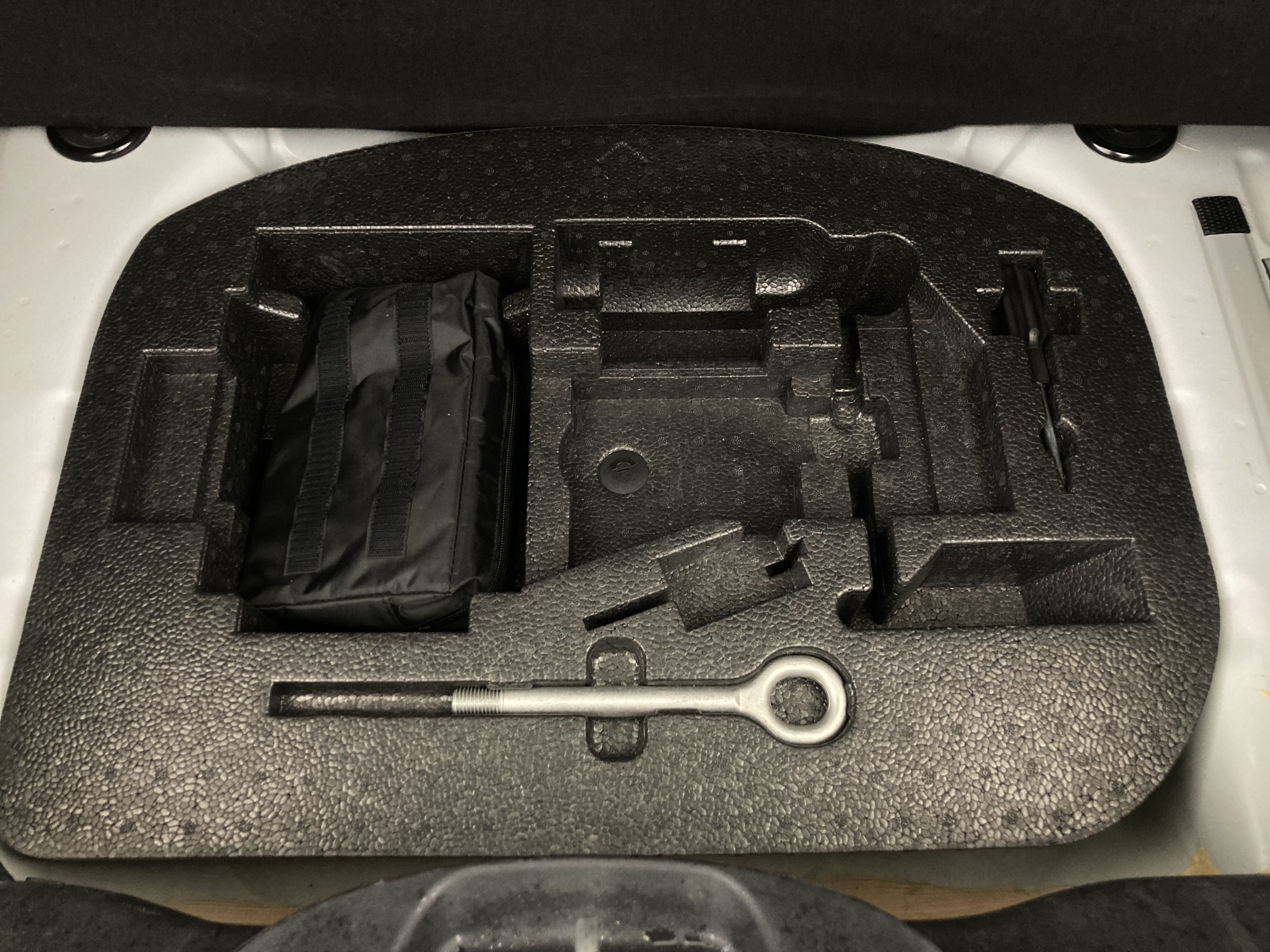 fiat 500 red 1.0 HYBRID 70 MHEV 2023 blanco gelato 26