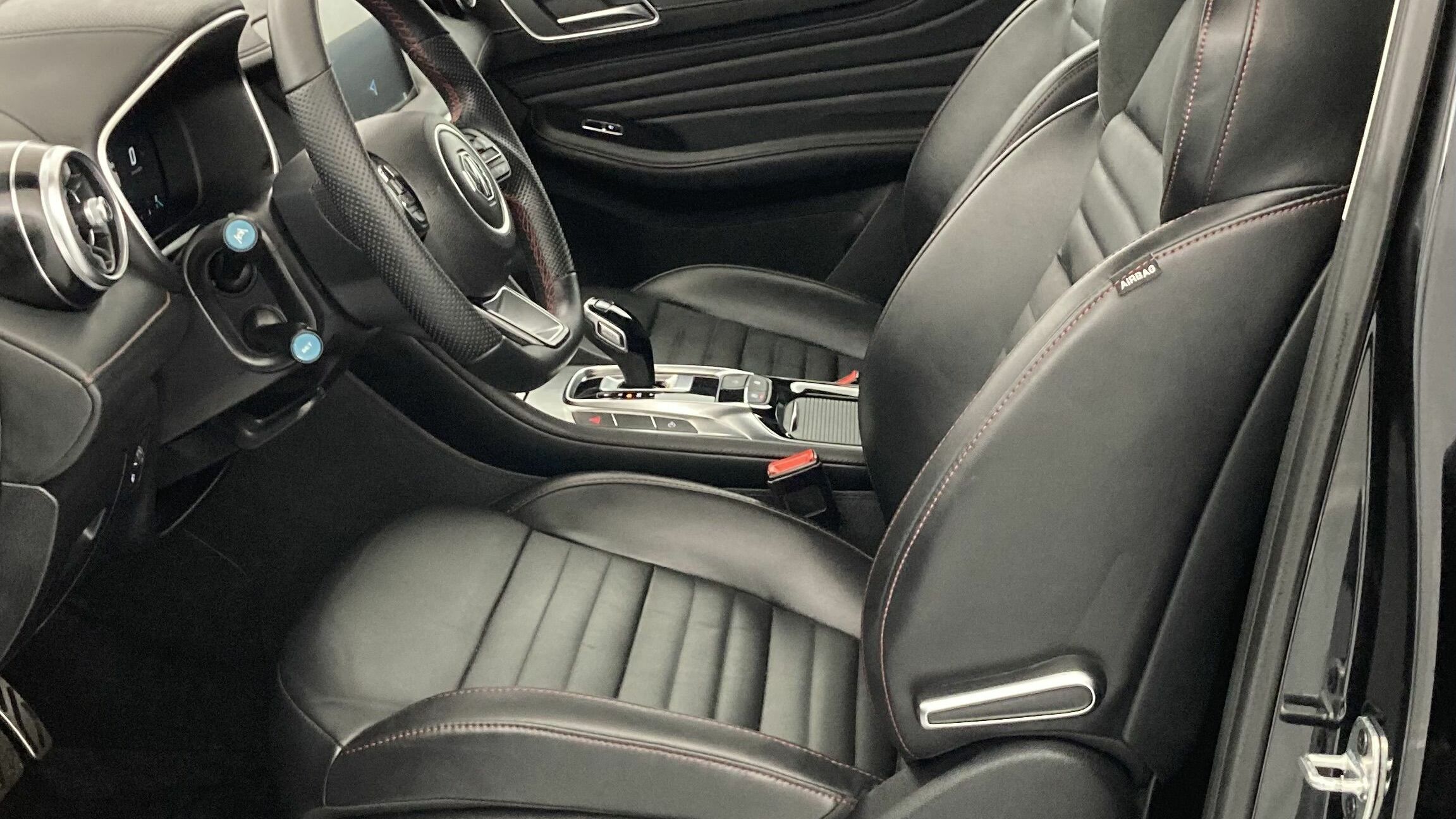 mg hs luxury 1.5 T-GDI 162 AT 2024 pebble black 14