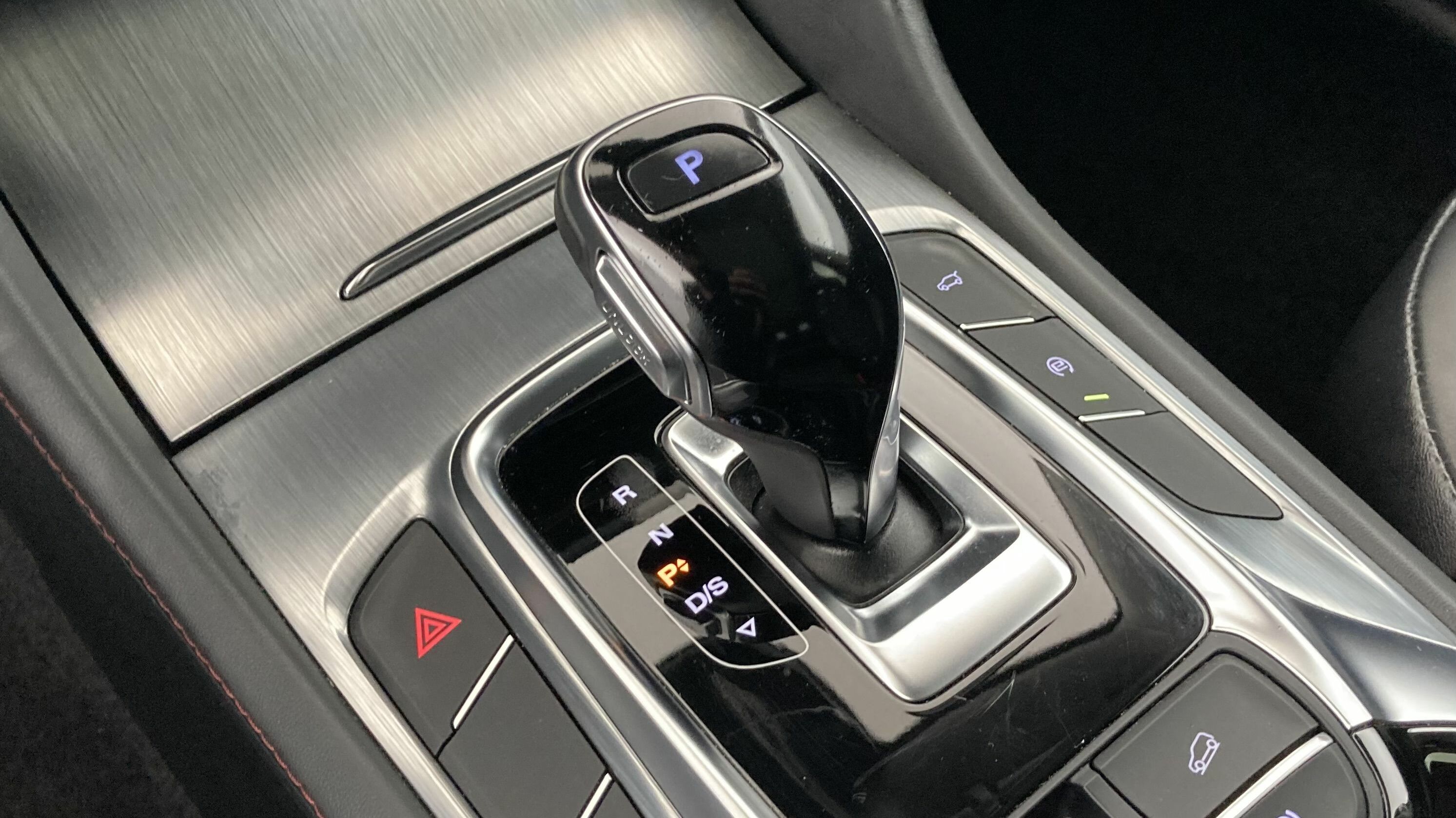 mg hs luxury 1.5 T-GDI 162 AT 2024 pebble black 20