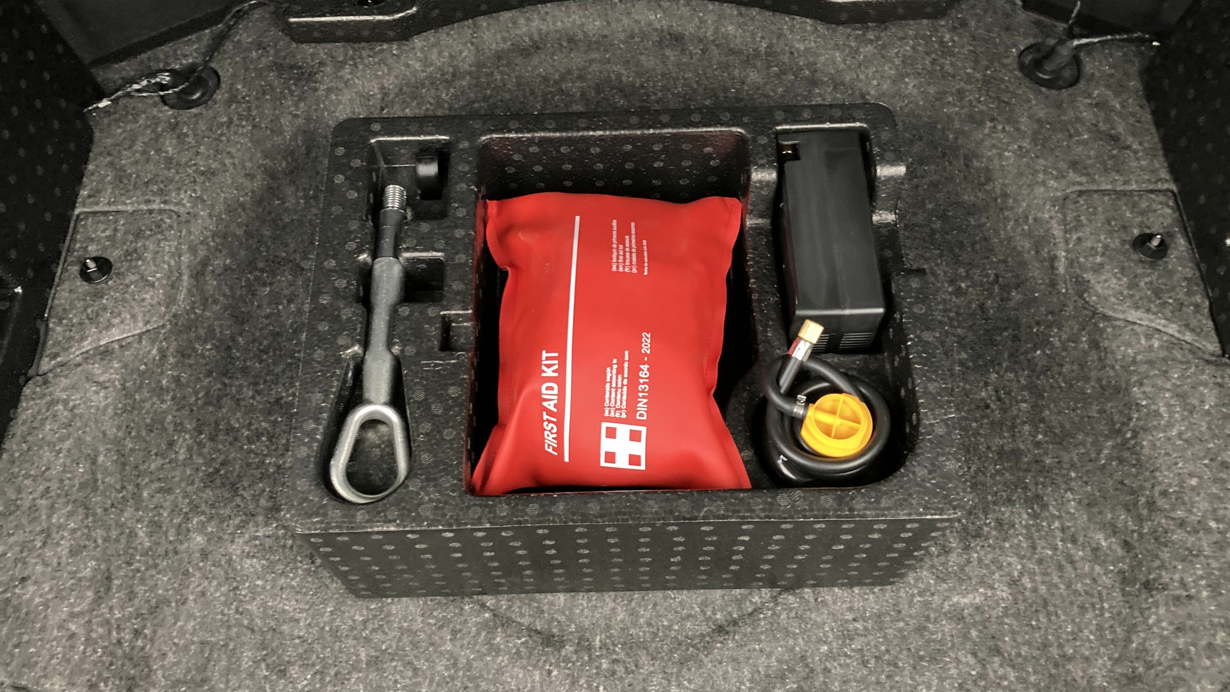 mg hs luxury 1.5 T-GDI 162 AT 2024 pebble black 23