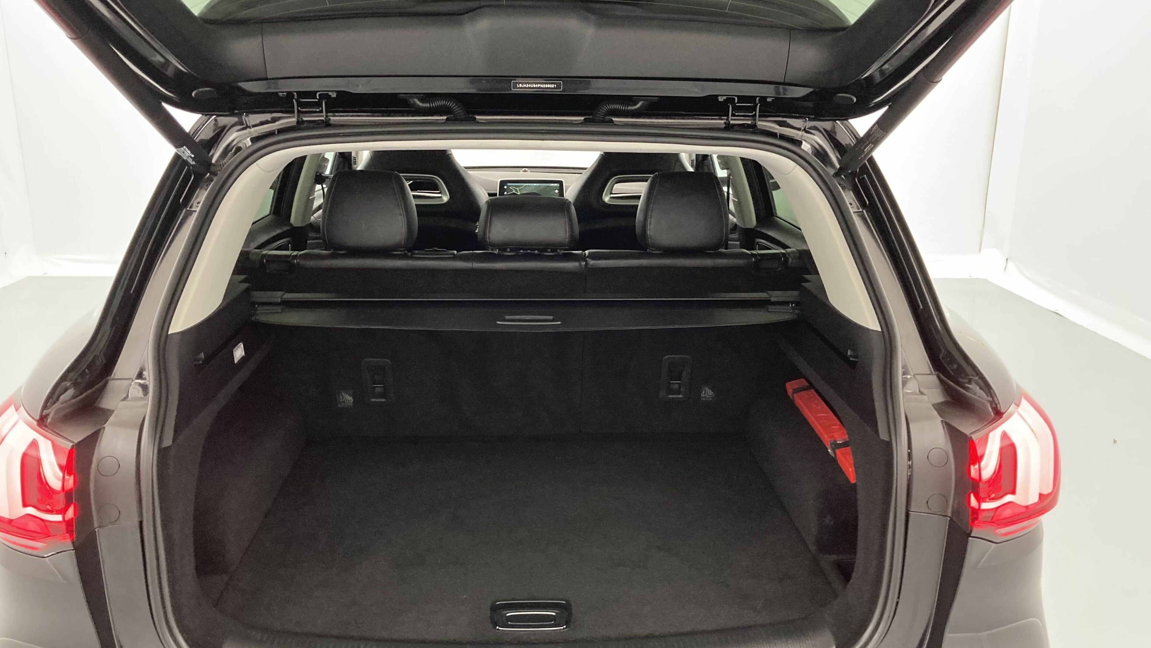 mg hs luxury 1.5 T-GDI 162 AT 2024 pebble black 24