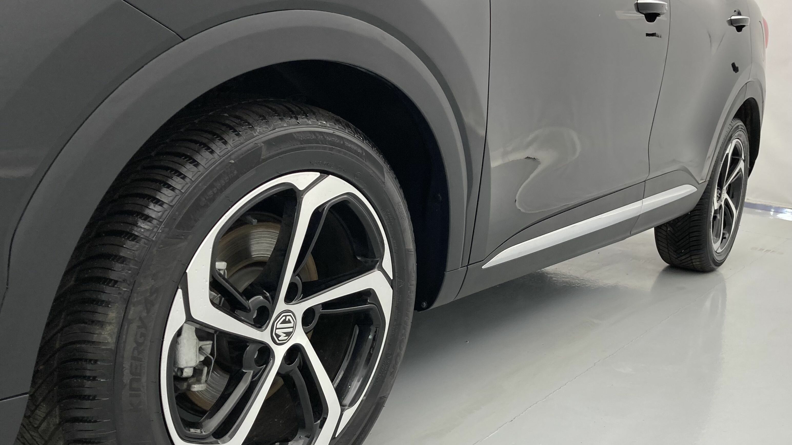 mg hs luxury 1.5 T-GDI 162 AT 2024 pebble black 26