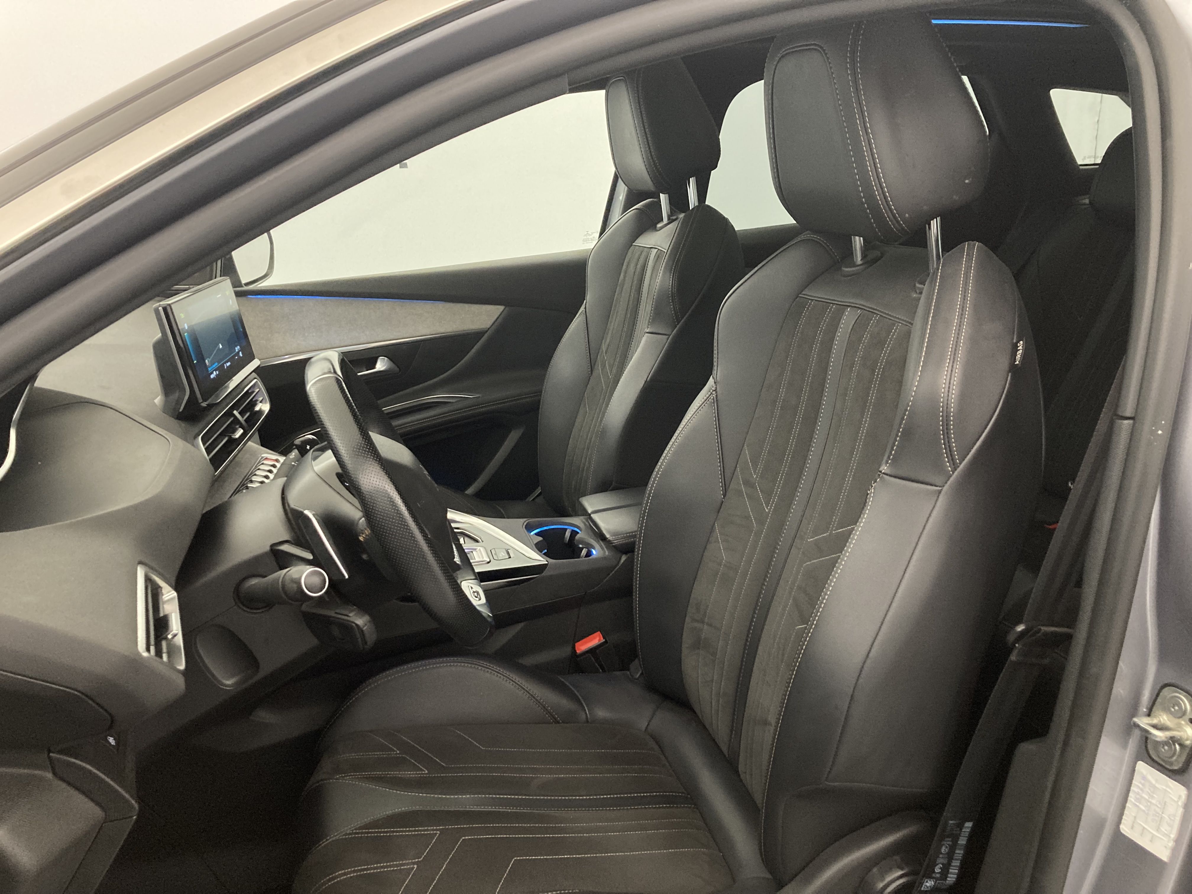 peugeot 3008 gt pack 1.6 HYBRID 300 EAT PHEV 2022 gris artense / negro 15