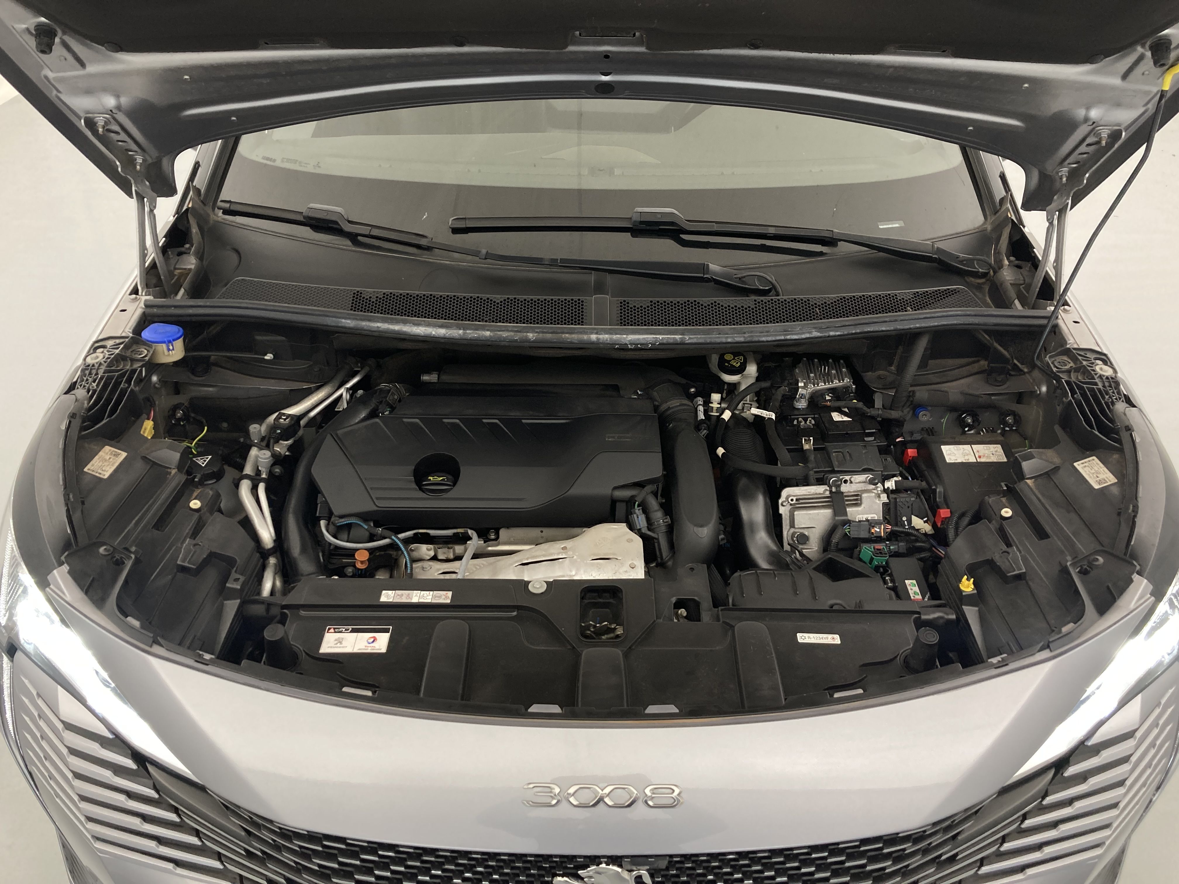 peugeot 3008 gt pack 1.6 HYBRID 300 EAT PHEV 2022 gris artense / negro 20