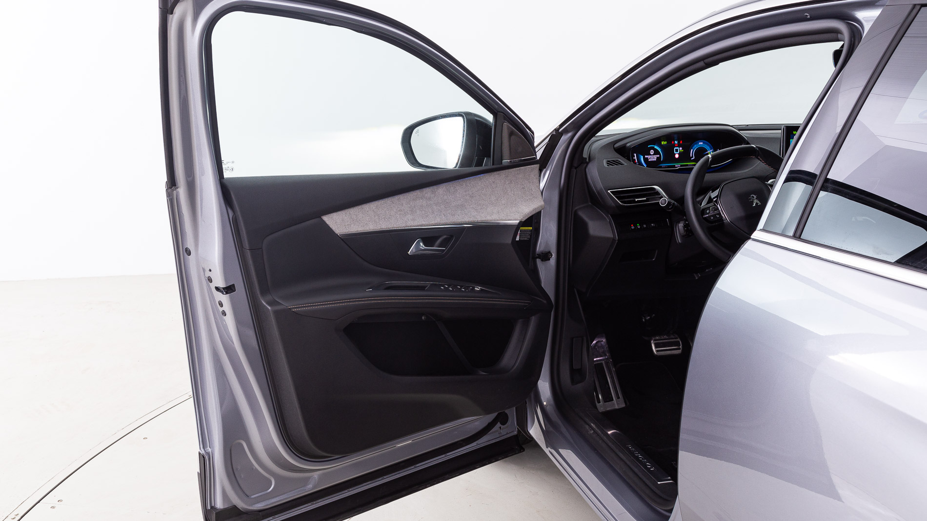 peugeot 3008 gt pack 1.6 HYBRID 300 EAT PHEV 2022 gris artense / negro 24