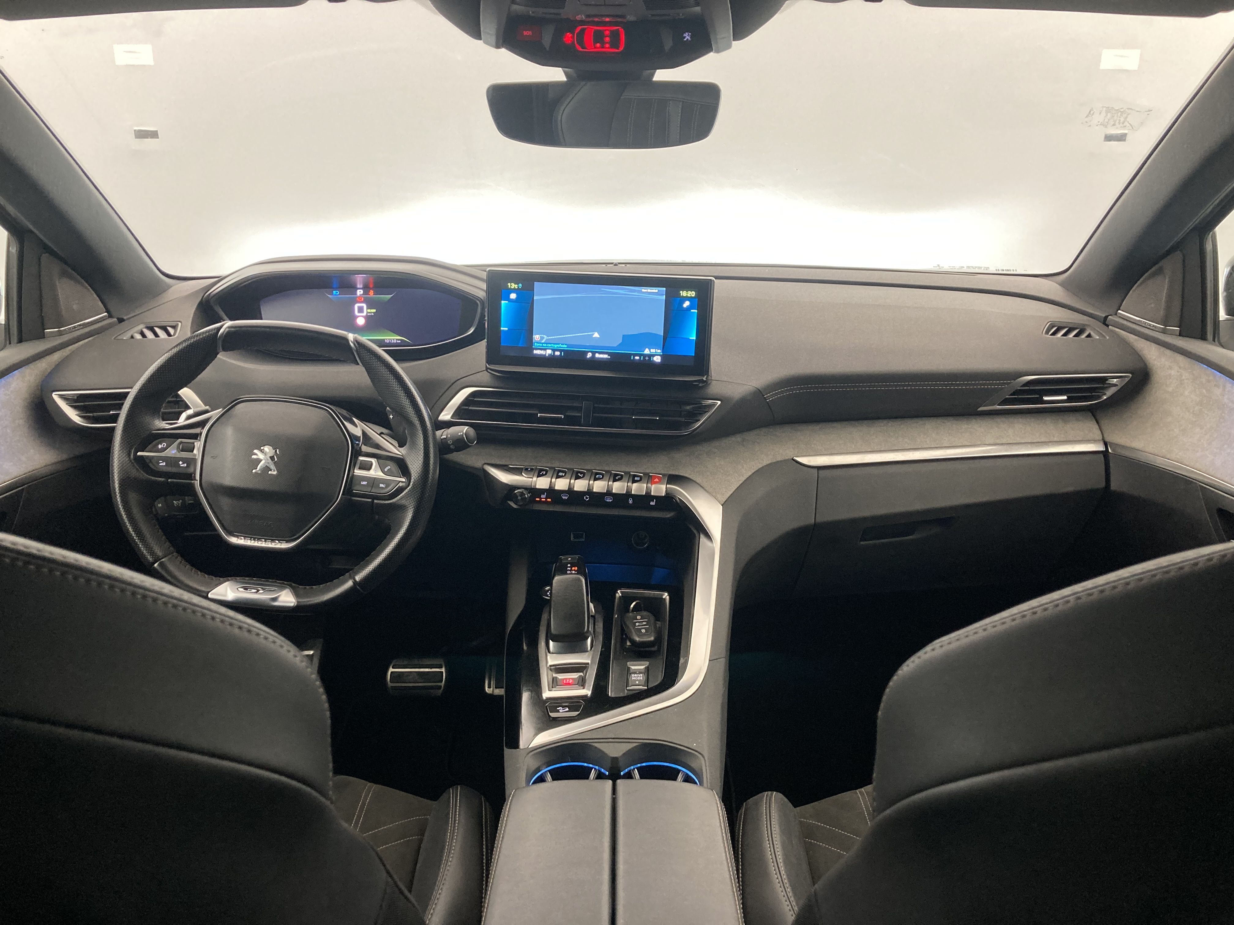 peugeot 3008 gt pack 1.6 HYBRID 300 EAT PHEV 2022 gris artense / negro 25