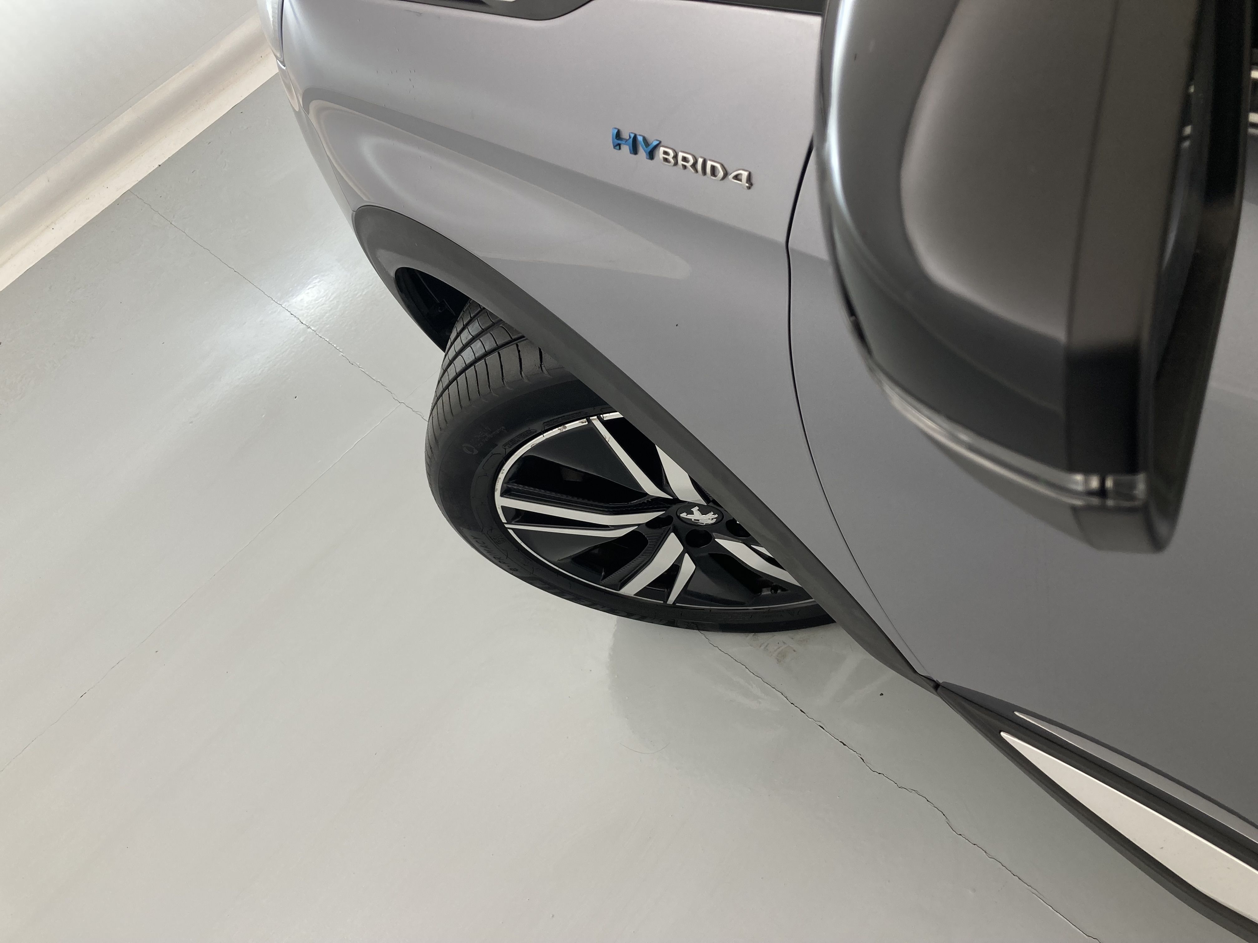 peugeot 3008 gt pack 1.6 HYBRID 300 EAT PHEV 2022 gris artense / negro 26