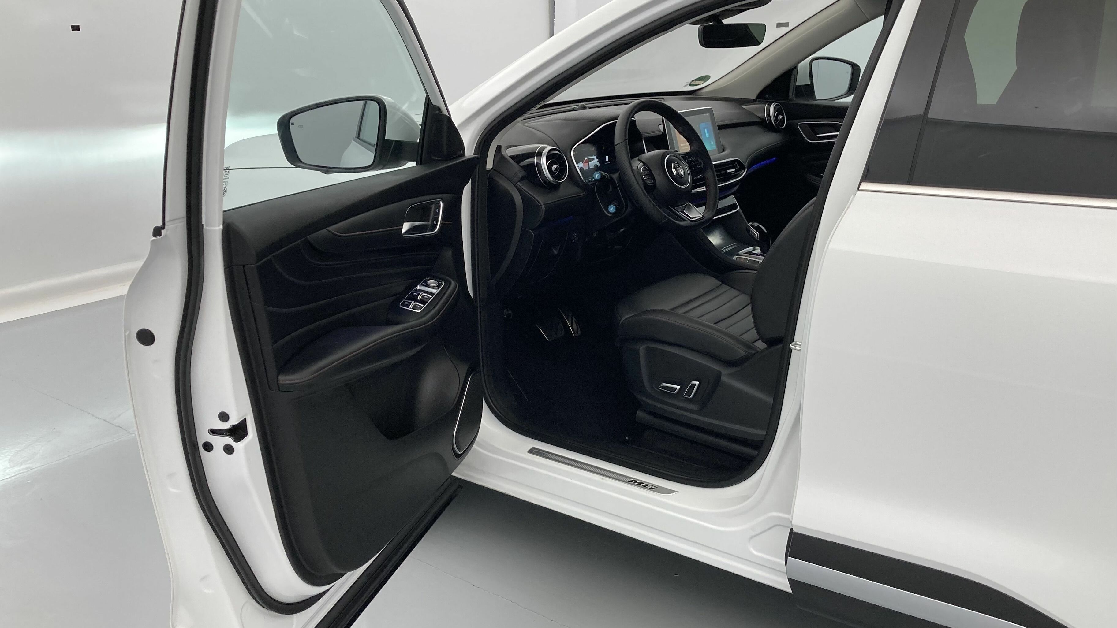 mg hs luxury 1.5 T-GDI 162 AT 2024 dover white 13