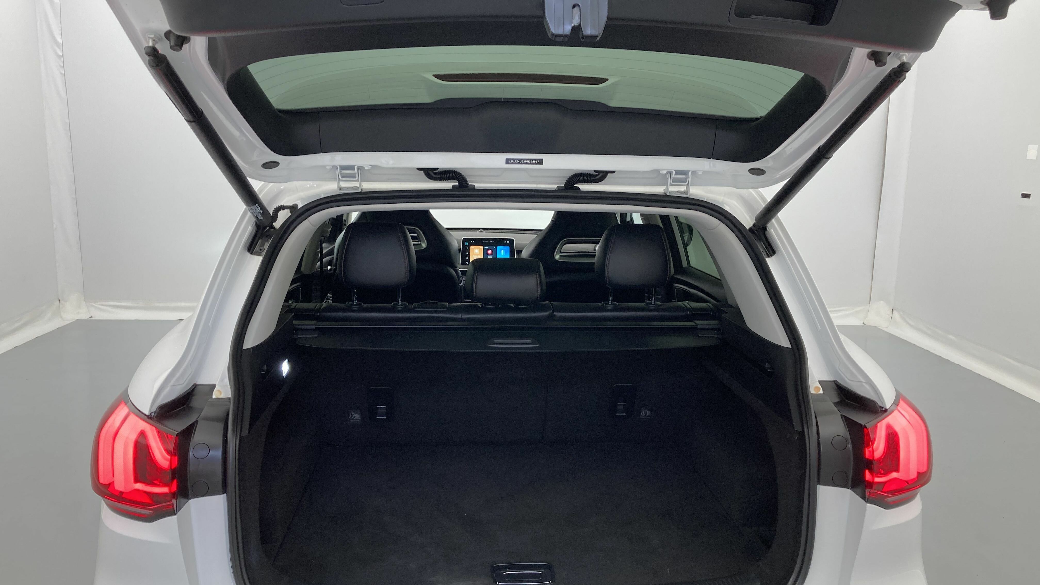 mg hs luxury 1.5 T-GDI 162 AT 2024 dover white 23