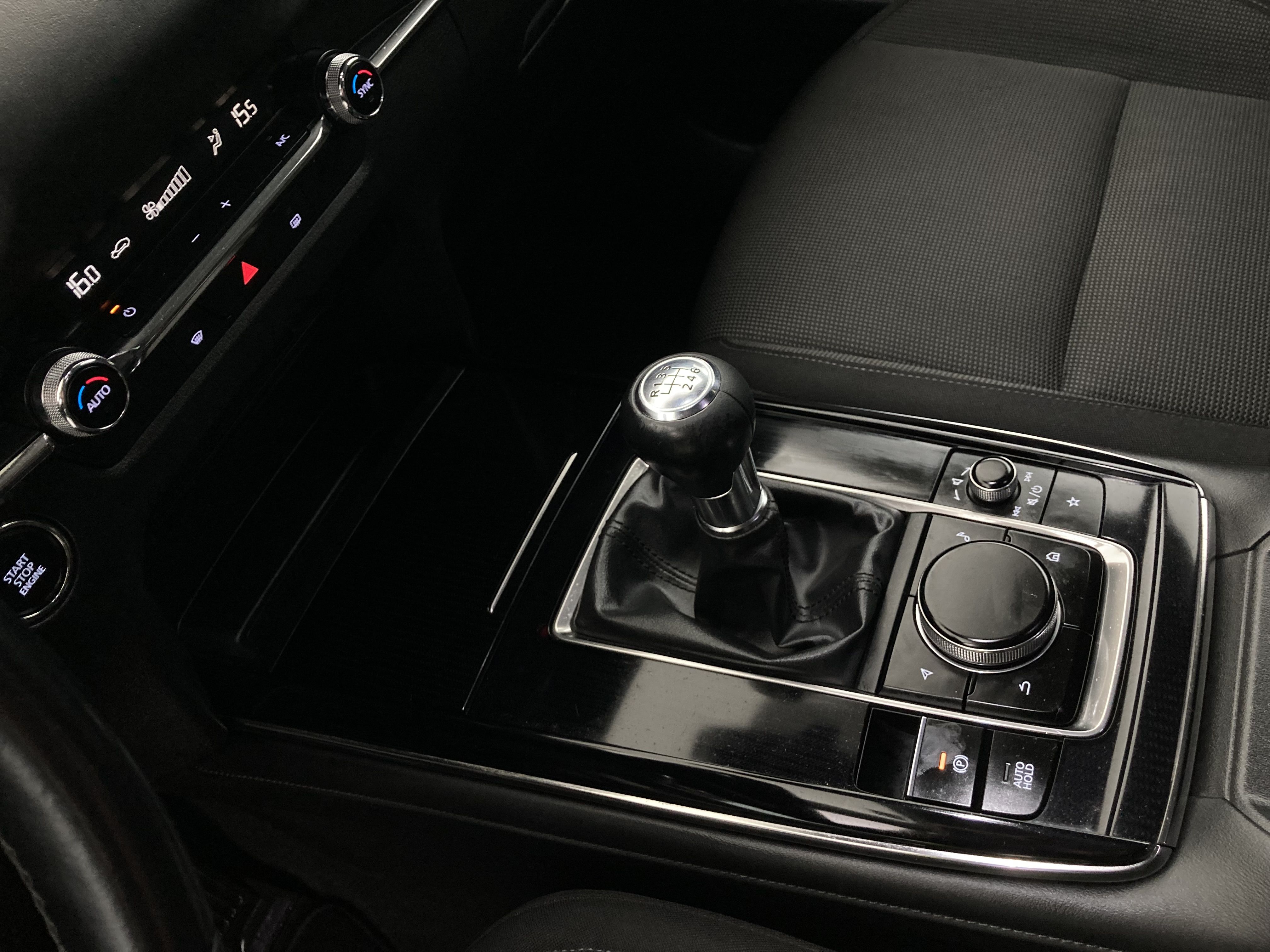 mazda cx-30 zenith 2.0 E-SKYACTIV-X 186 2022 soul red crystal 14