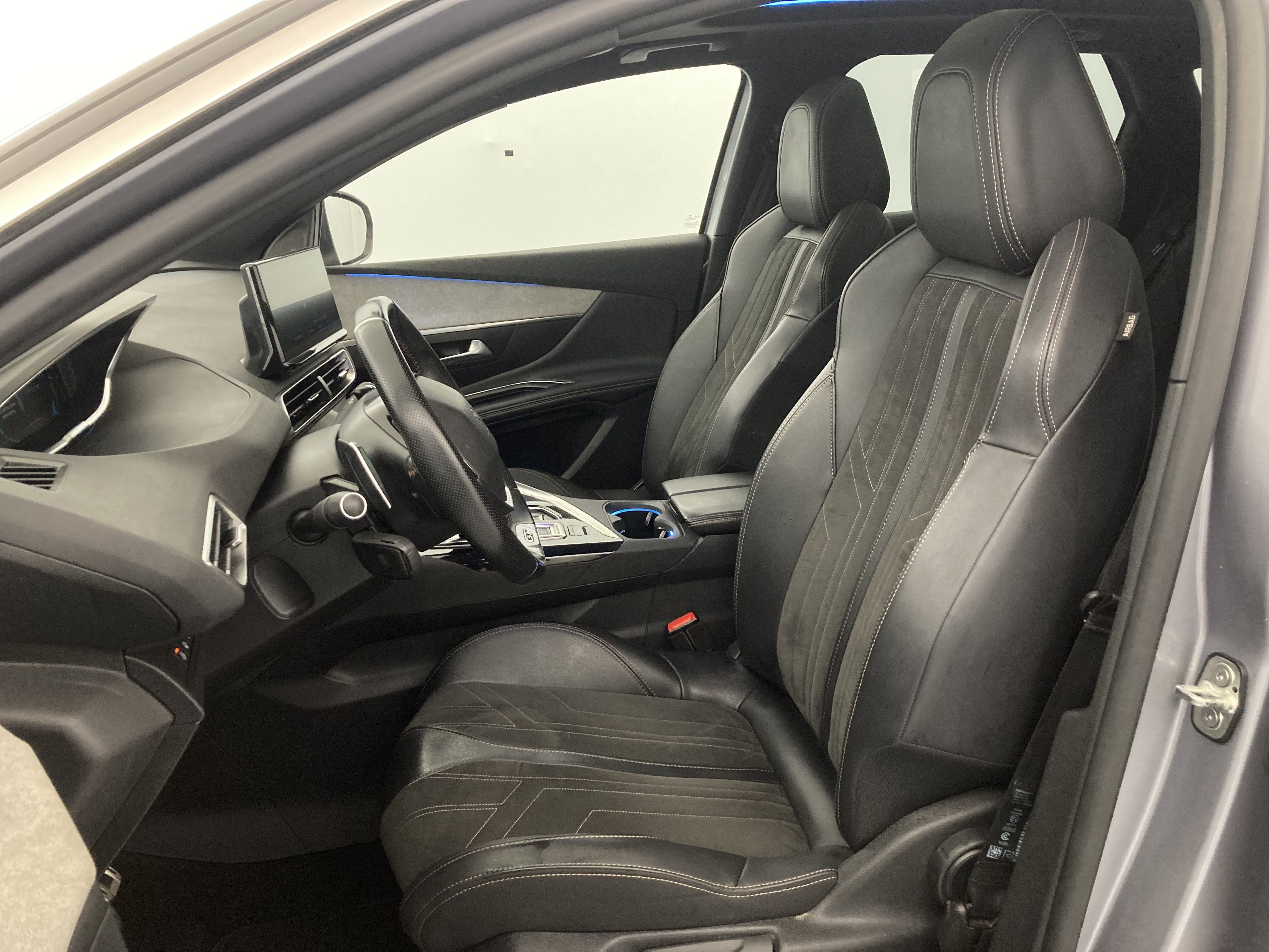 peugeot 3008 gt pack 1.6 HYBRID 300 EAT PHEV 2022 gris artense / negro 17