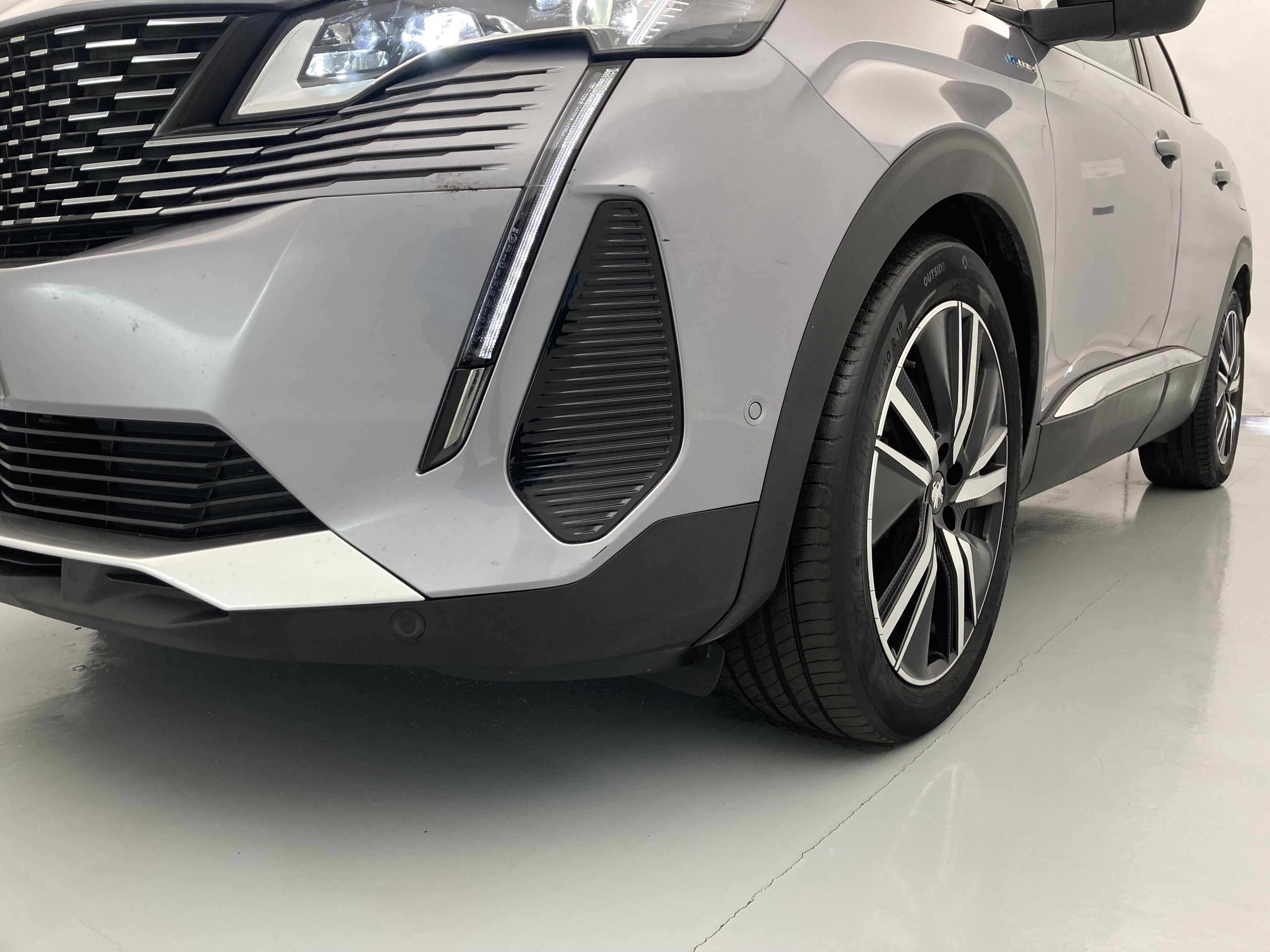 peugeot 3008 gt pack 1.6 HYBRID 300 EAT PHEV 2022 gris artense / negro 35