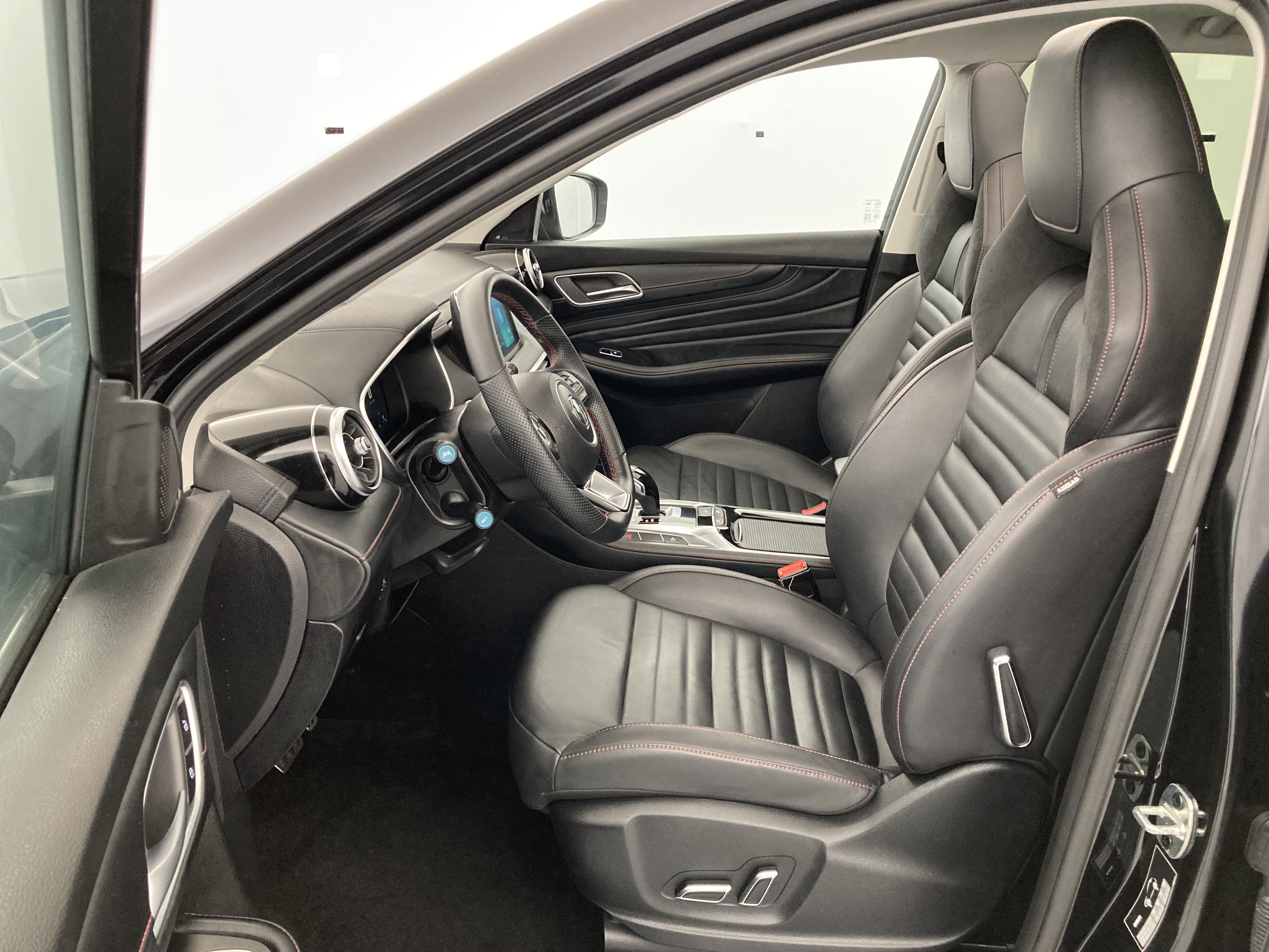 mg hs luxury 1.5 T-GDI 162 AT 2024 pebble black 16