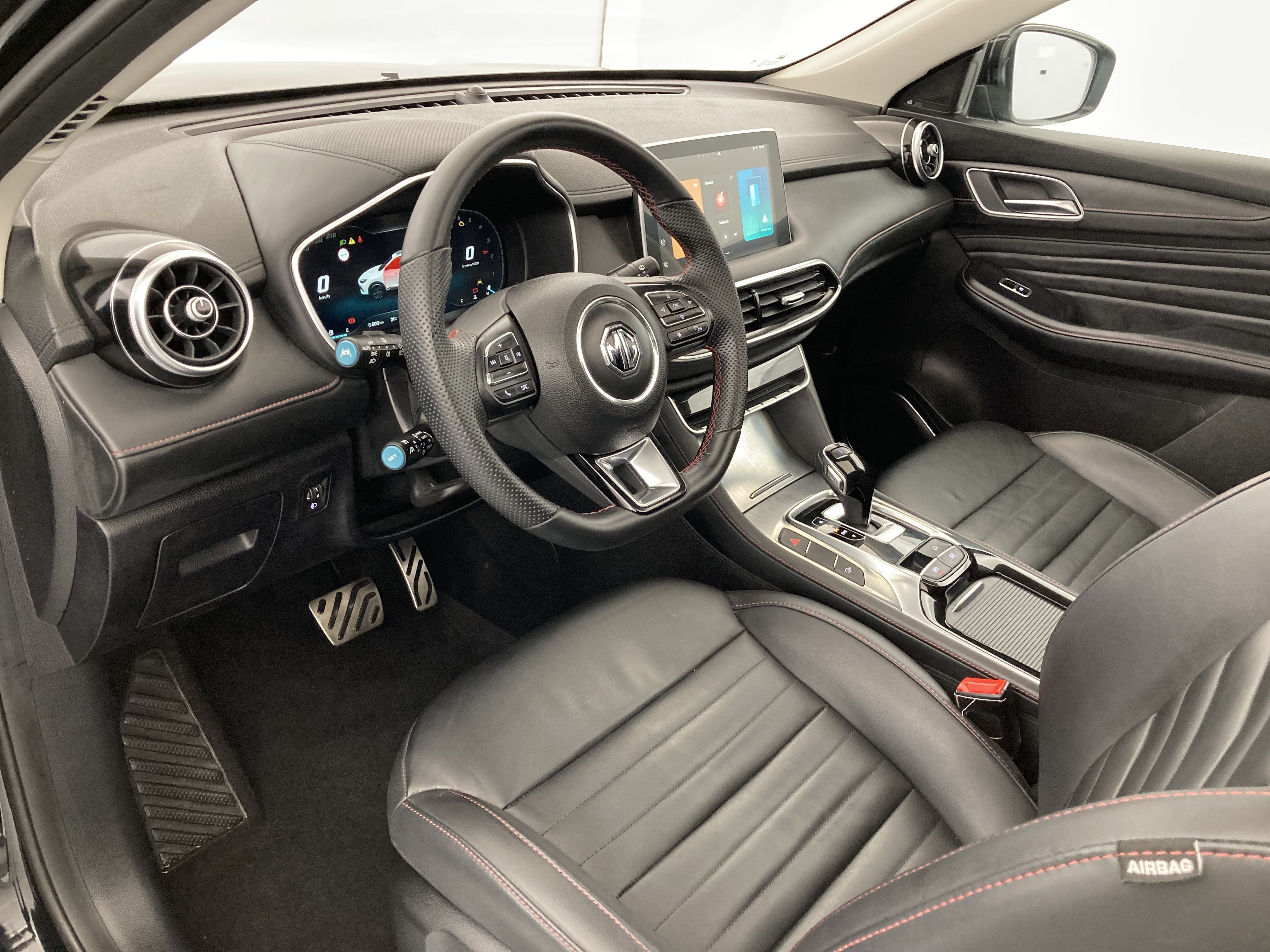 mg hs luxury 1.5 T-GDI 162 AT 2024 pebble black 17