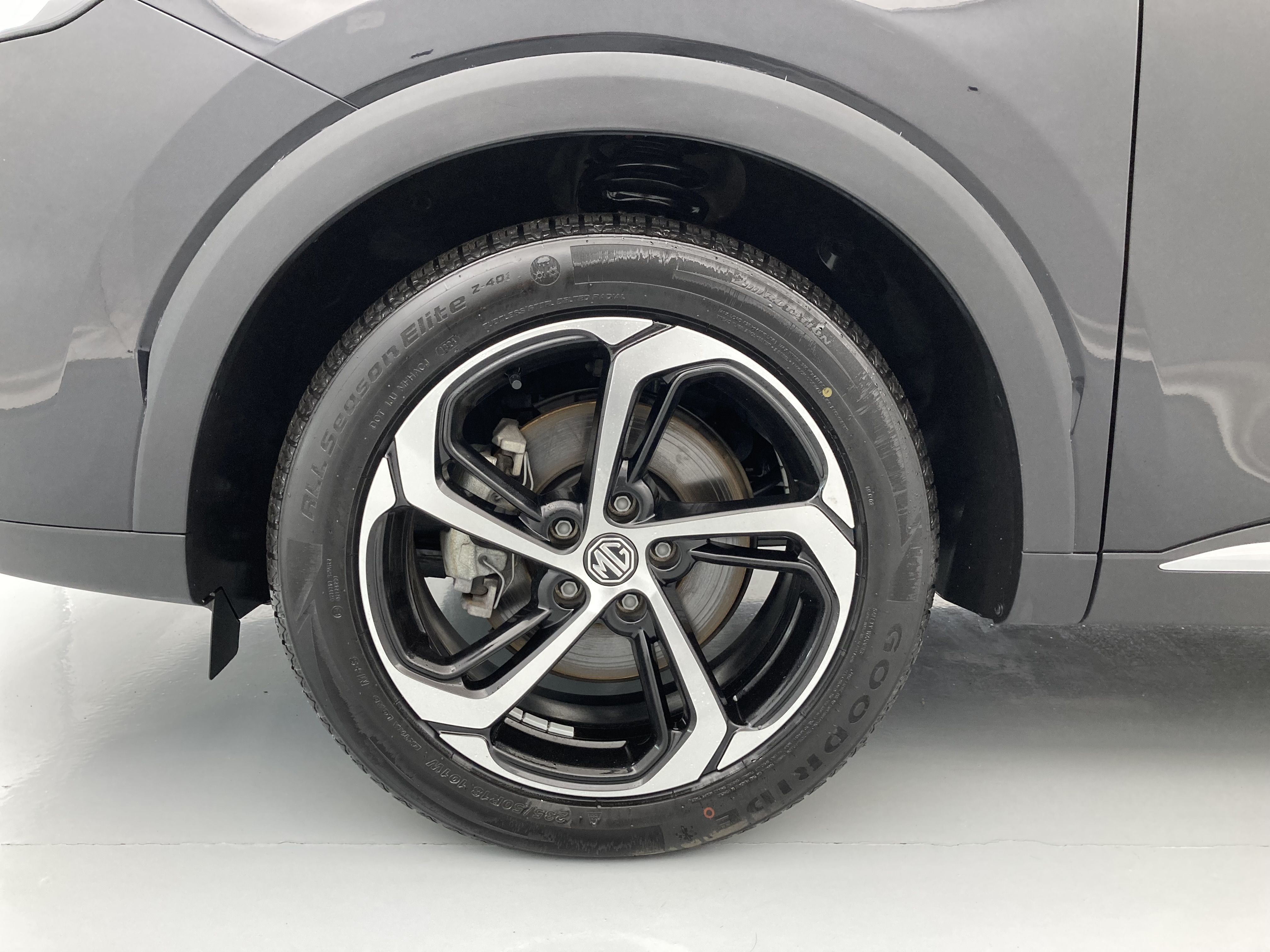 mg hs luxury 1.5 T-GDI 162 AT 2024 pebble black 31