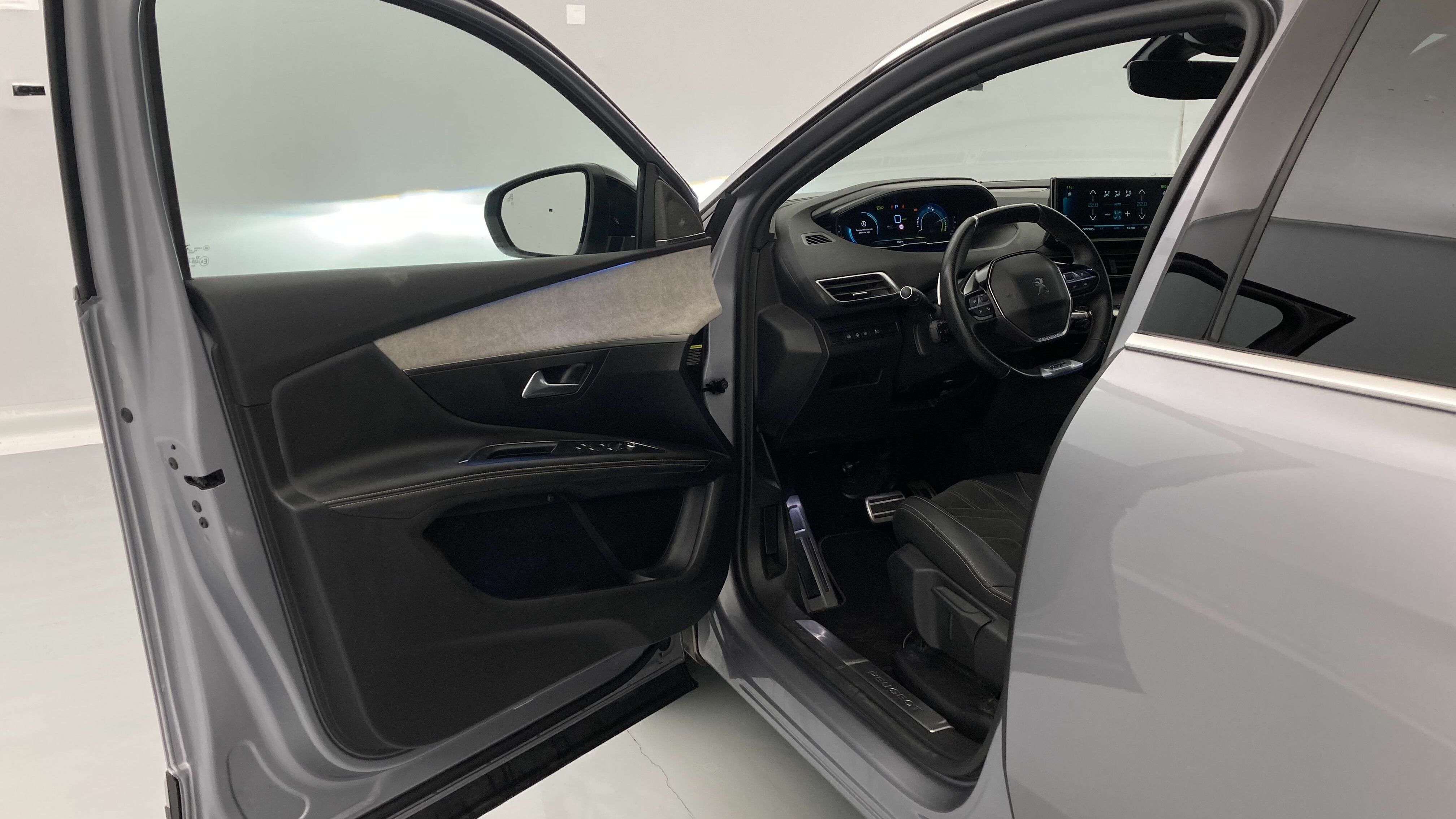 peugeot 3008 gt pack 1.6 HYBRID 300 EAT PHEV 2022 gris artense / negro 12