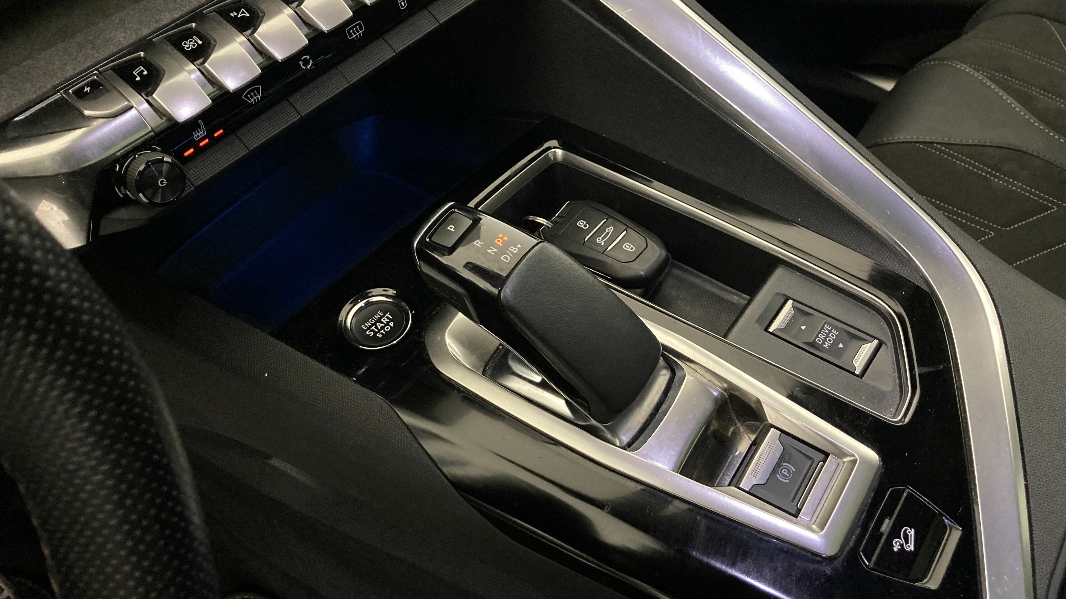 peugeot 3008 gt pack 1.6 HYBRID 300 EAT PHEV 2022 gris artense / negro 19