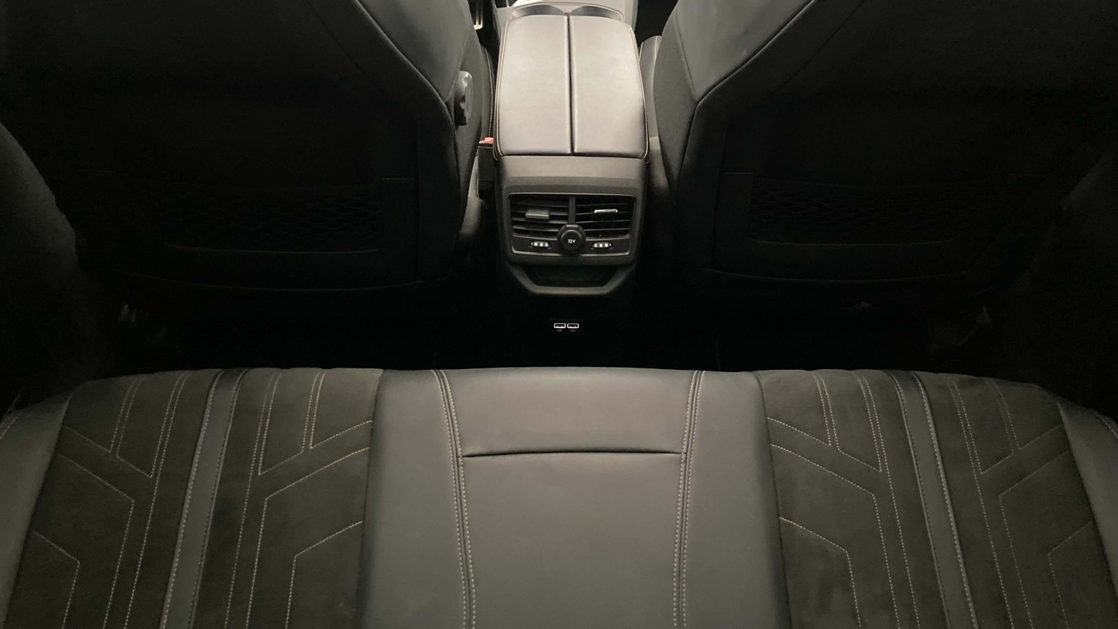 peugeot 3008 gt pack 1.6 HYBRID 300 EAT PHEV 2022 gris artense / negro 21