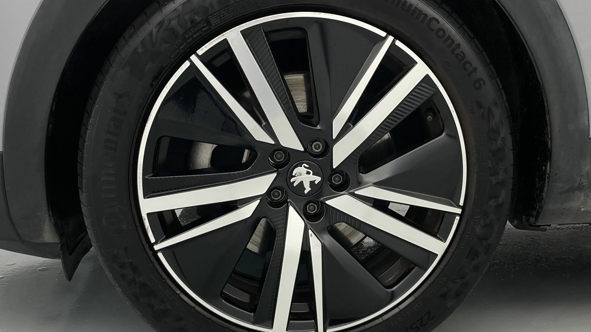 peugeot 3008 gt pack 1.6 HYBRID 300 EAT PHEV 2022 gris artense / negro 26