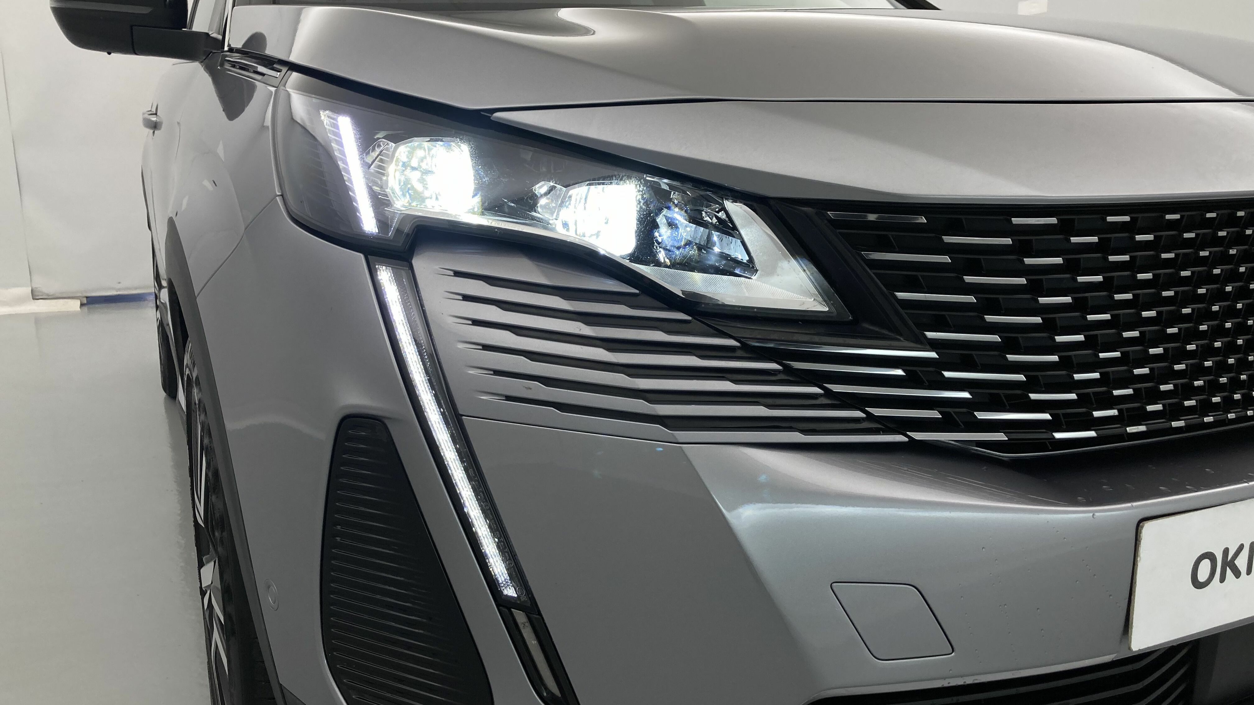 peugeot 3008 gt pack 1.6 HYBRID 300 EAT PHEV 2022 gris artense / negro 28