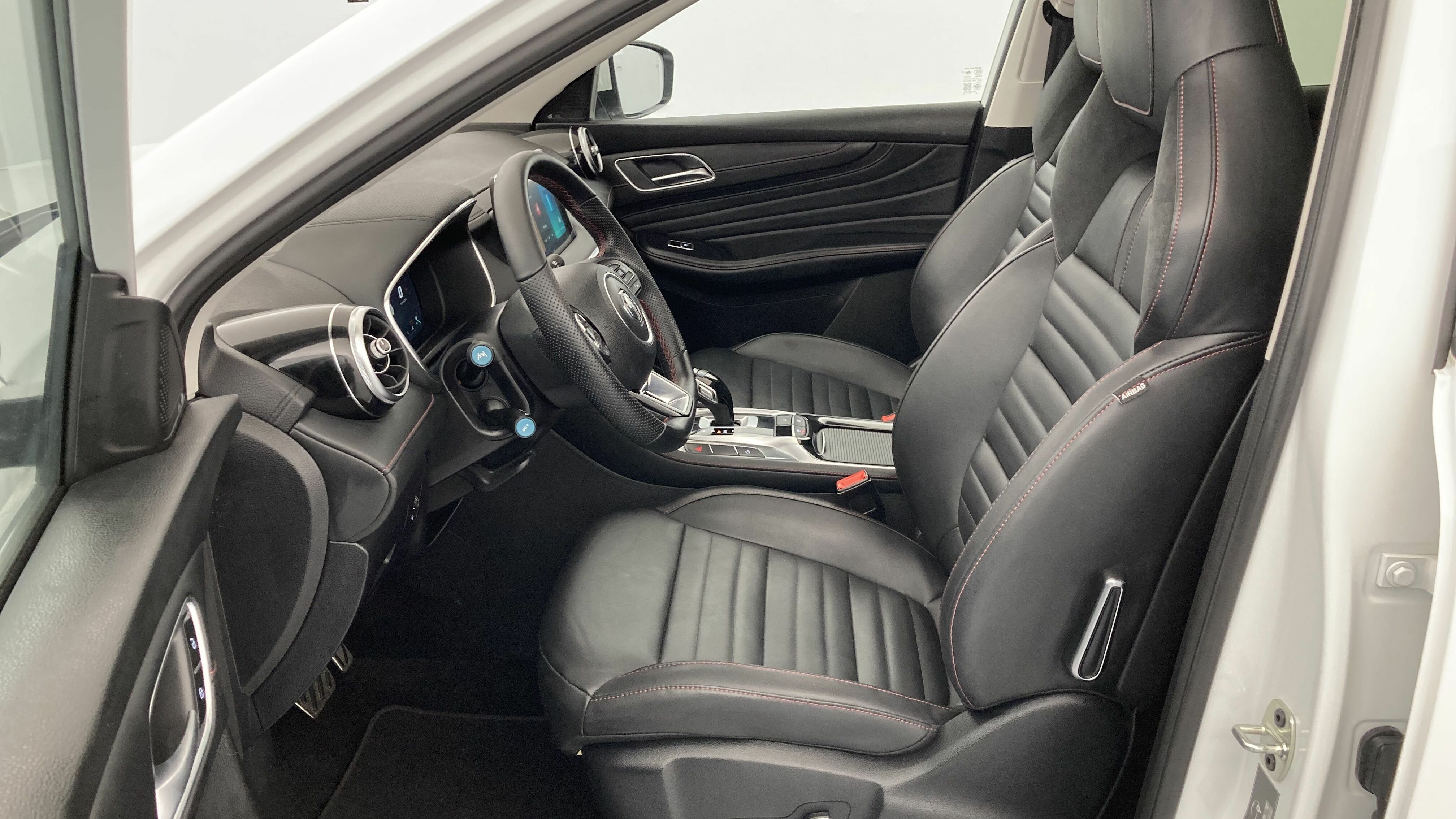 mg hs luxury 1.5 T-GDI 162 AT 2024 dover white 14