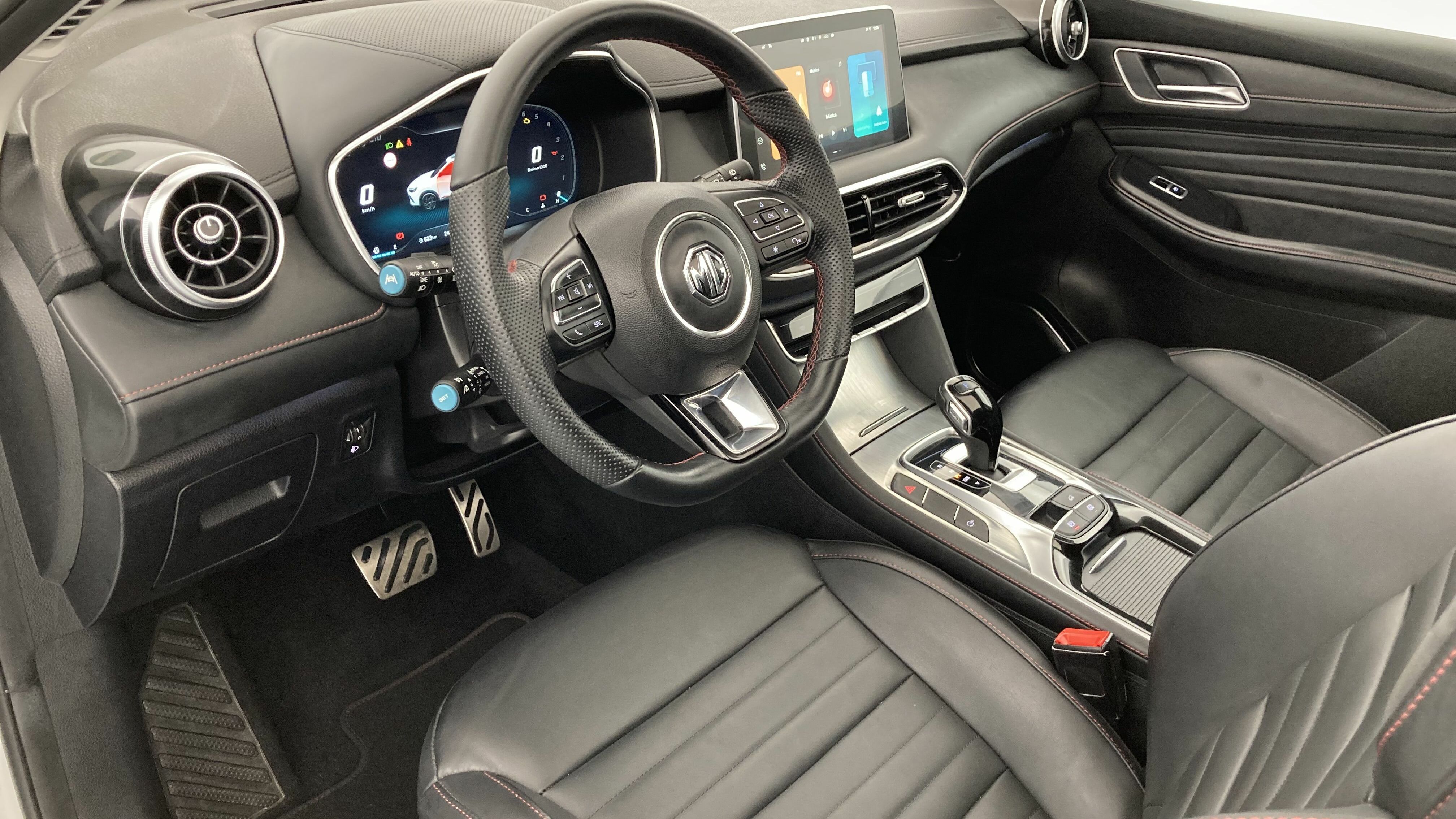 mg hs luxury 1.5 T-GDI 162 AT 2024 dover white 15